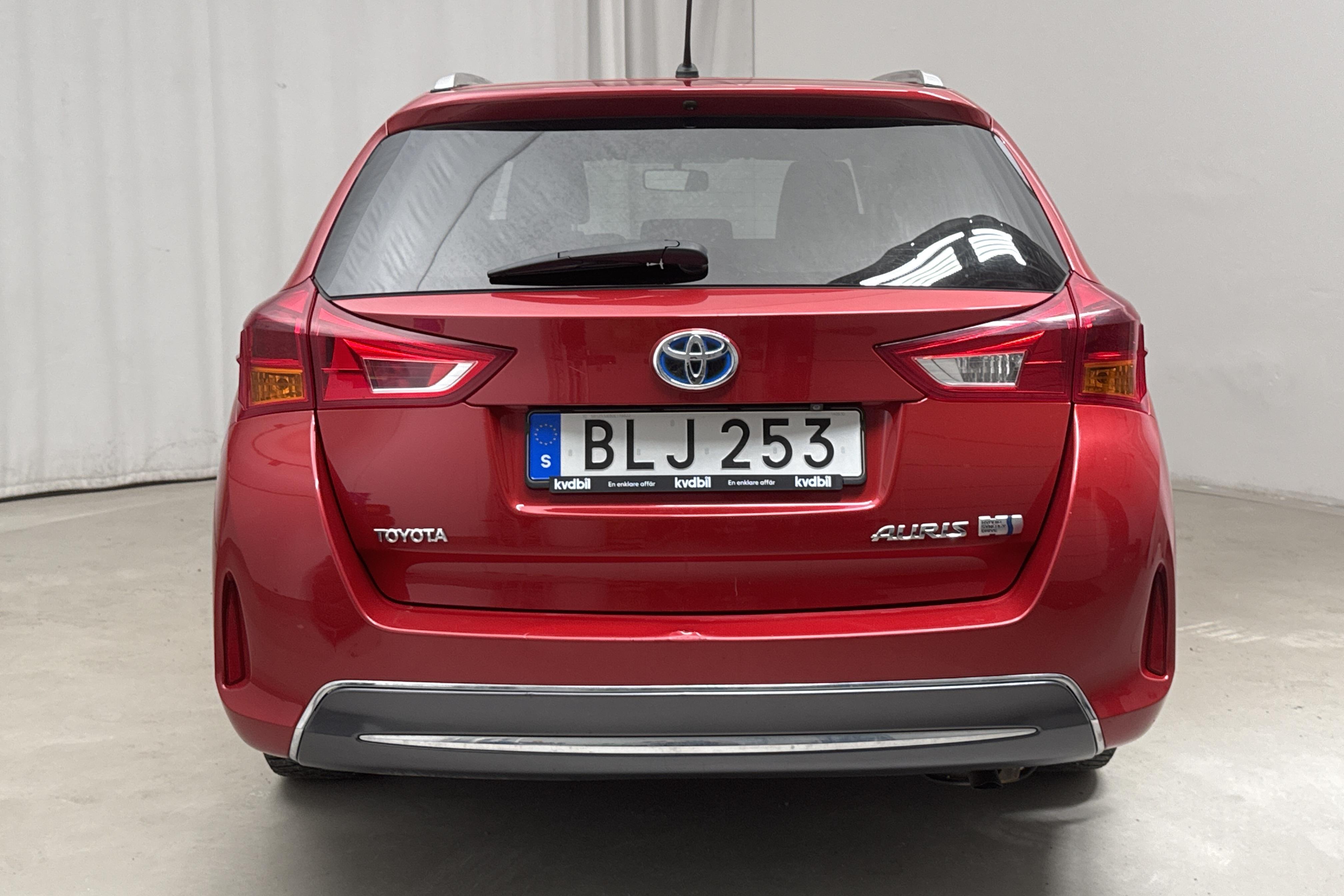 Toyota Auris 1.8 HSD Touring Sports (99hk) - 71 210 km - Automatyczna - Dark Red - 2015