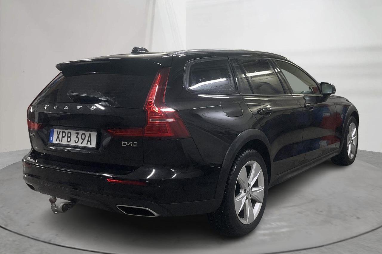 Volvo V60 D4 Cross Country AWD (190hk) - 9 512 mil - Automat - svart - 2020