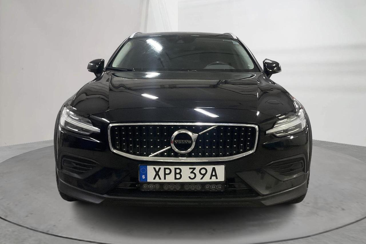 Volvo V60 D4 Cross Country AWD (190hk) - 9 512 mil - Automat - svart - 2020