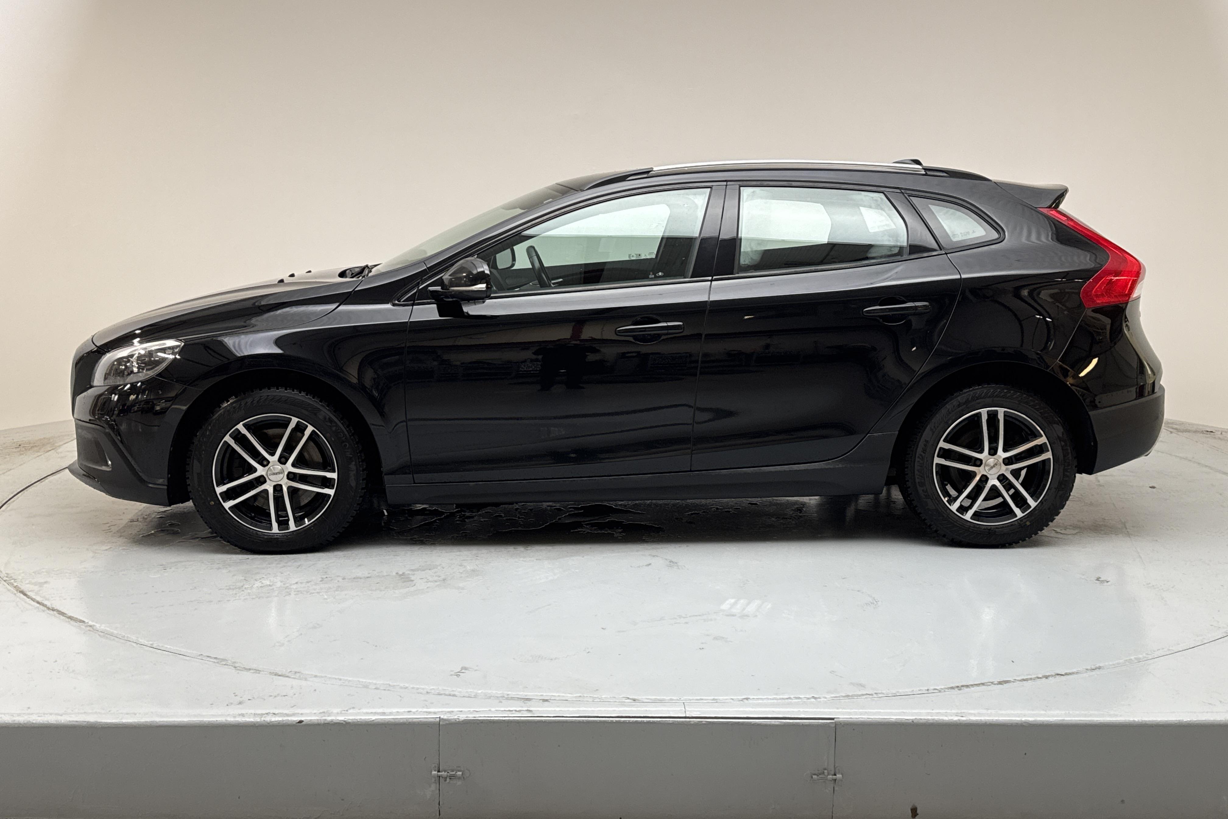 Volvo V40 Cross Country D3 (150hk) - 187 670 km - Automaattinen - musta - 2016