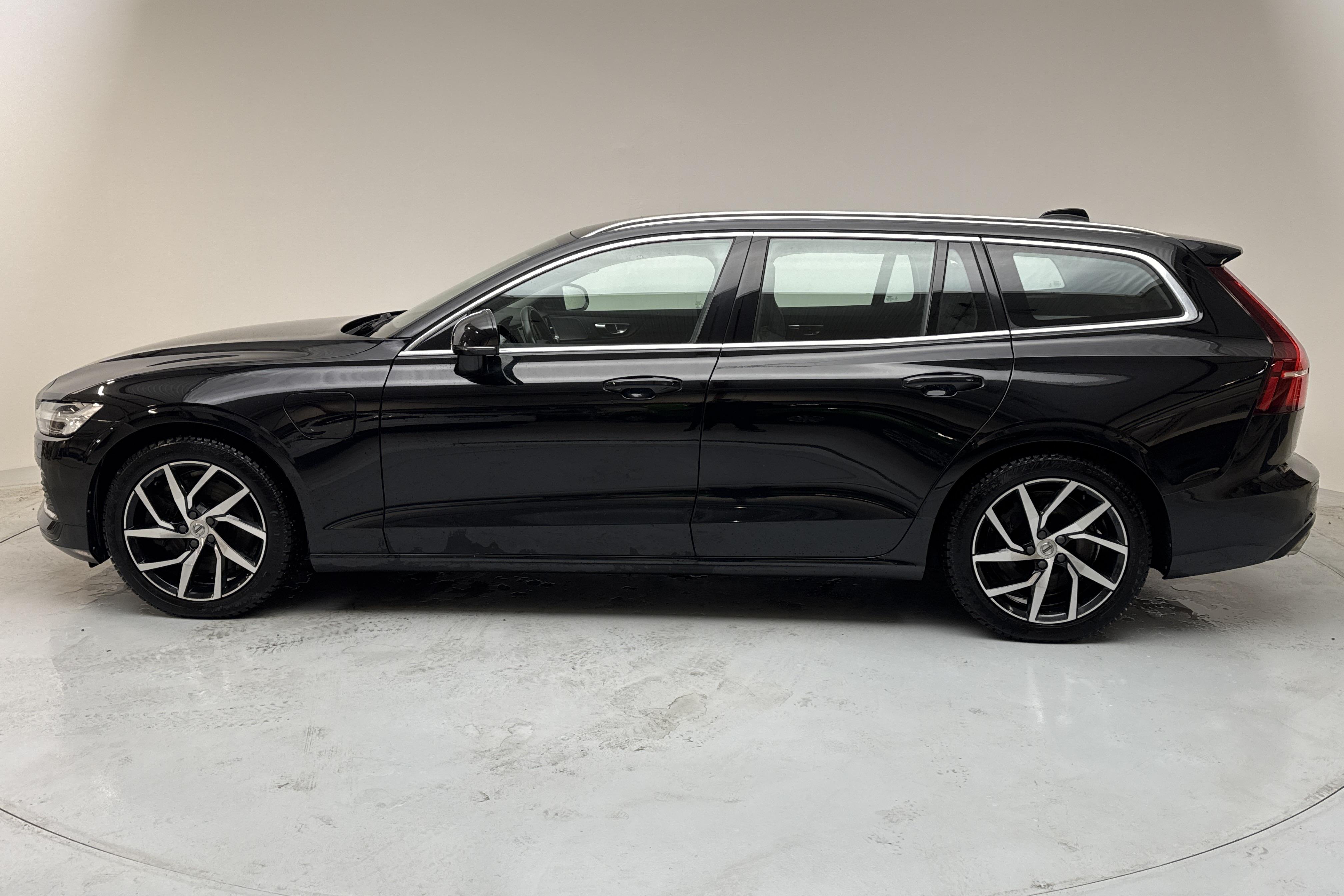 Volvo V60 T6 AWD Recharge (340hk) - 4 181 mil - Automat - svart - 2021