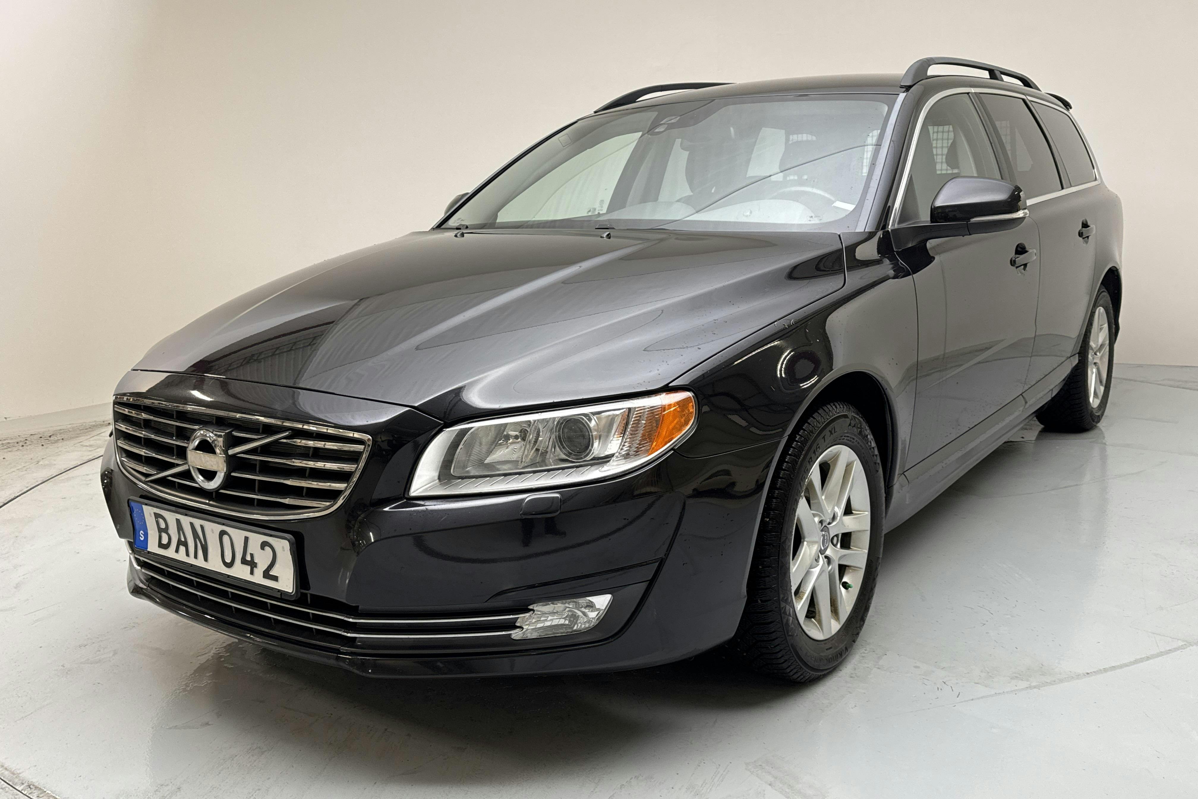 Volvo V70 II D3 (136hk) - 17 636 mil - Manuell - svart - 2014