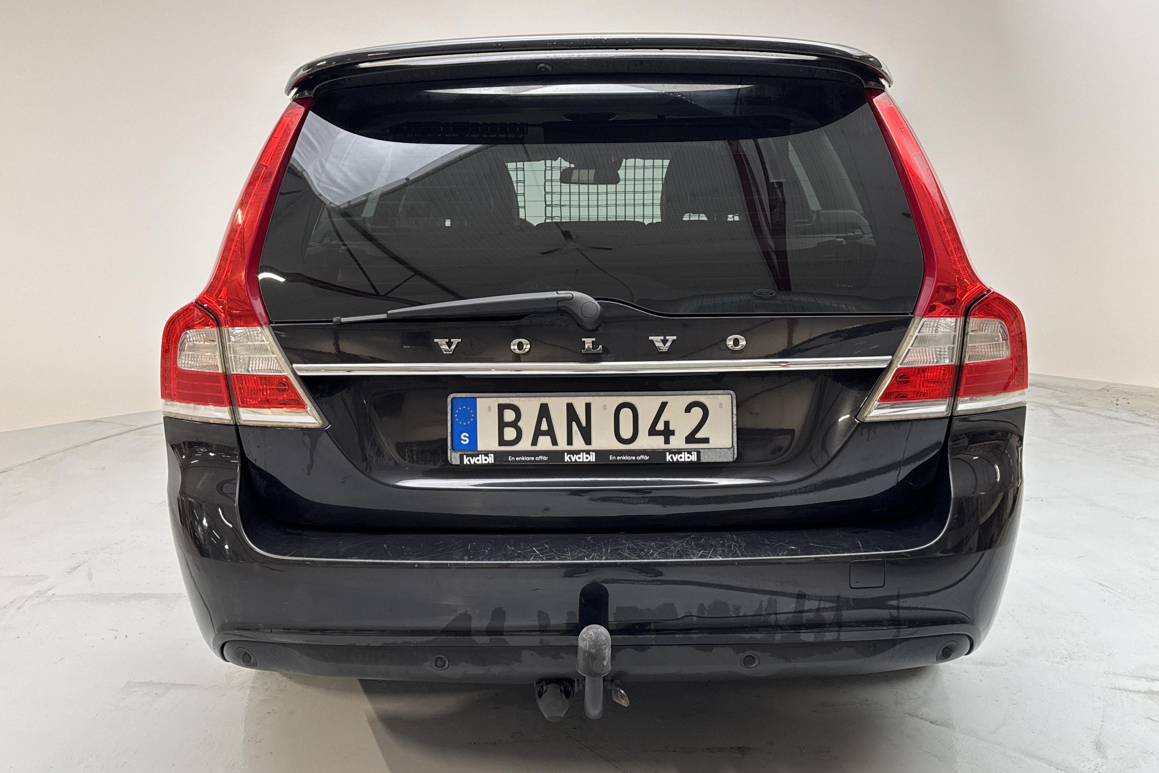 Volvo V70 II D3 (136hk) - 17 636 mil - Manuell - svart - 2014