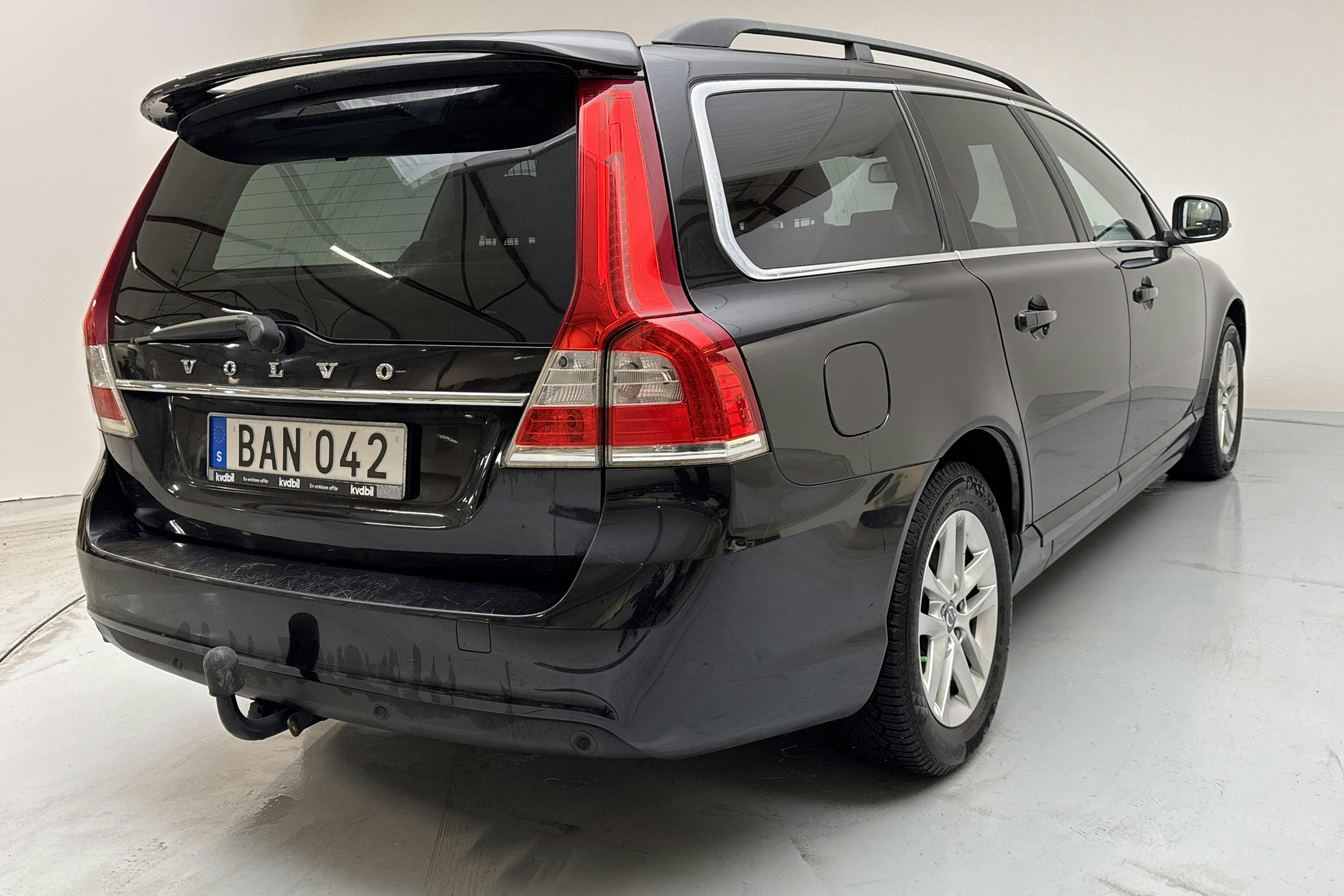 Volvo V70 II D3 (136hk) - 17 636 mil - Manuell - svart - 2014