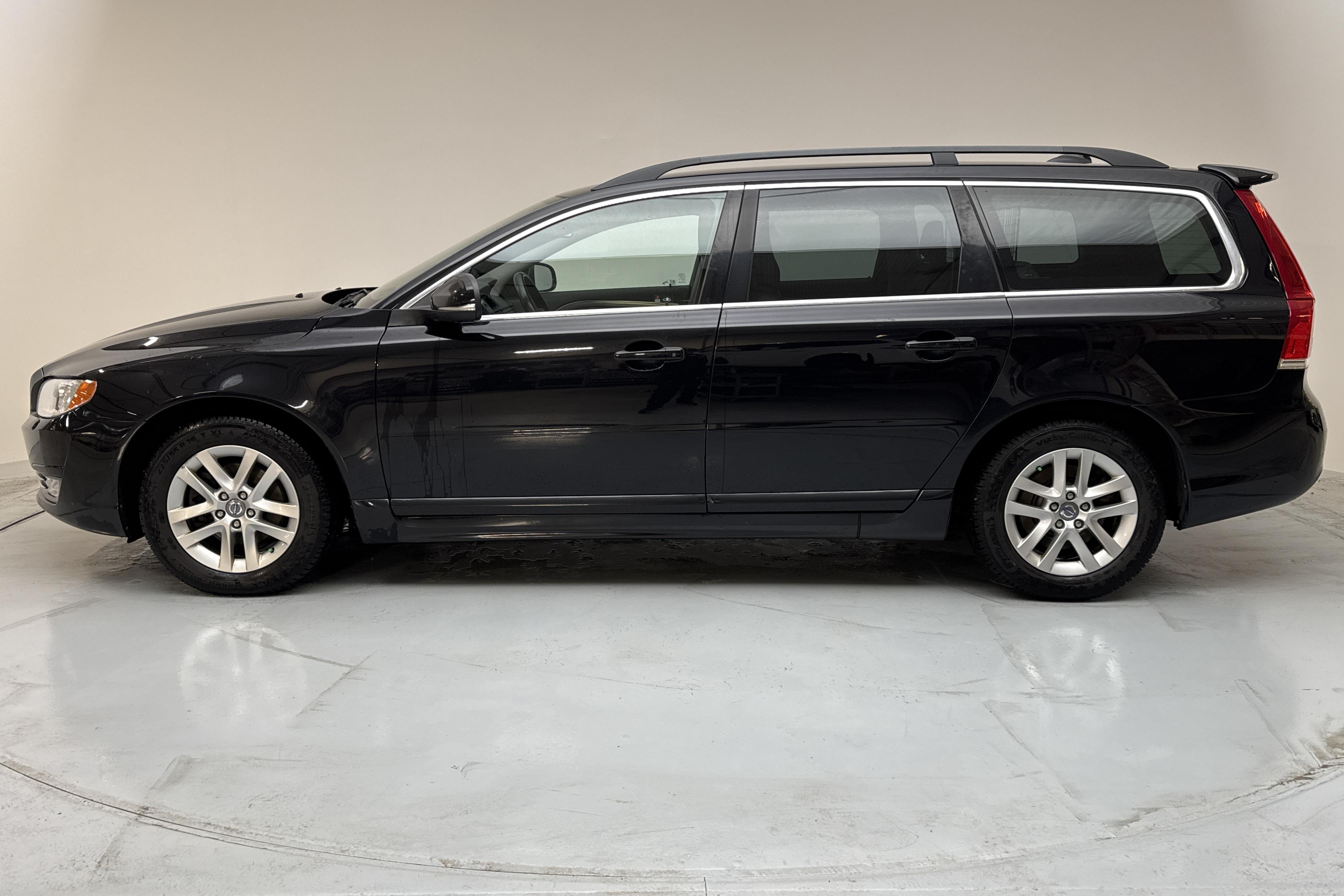 Volvo V70 II D3 (136hk) - 17 636 mil - Manuell - svart - 2014