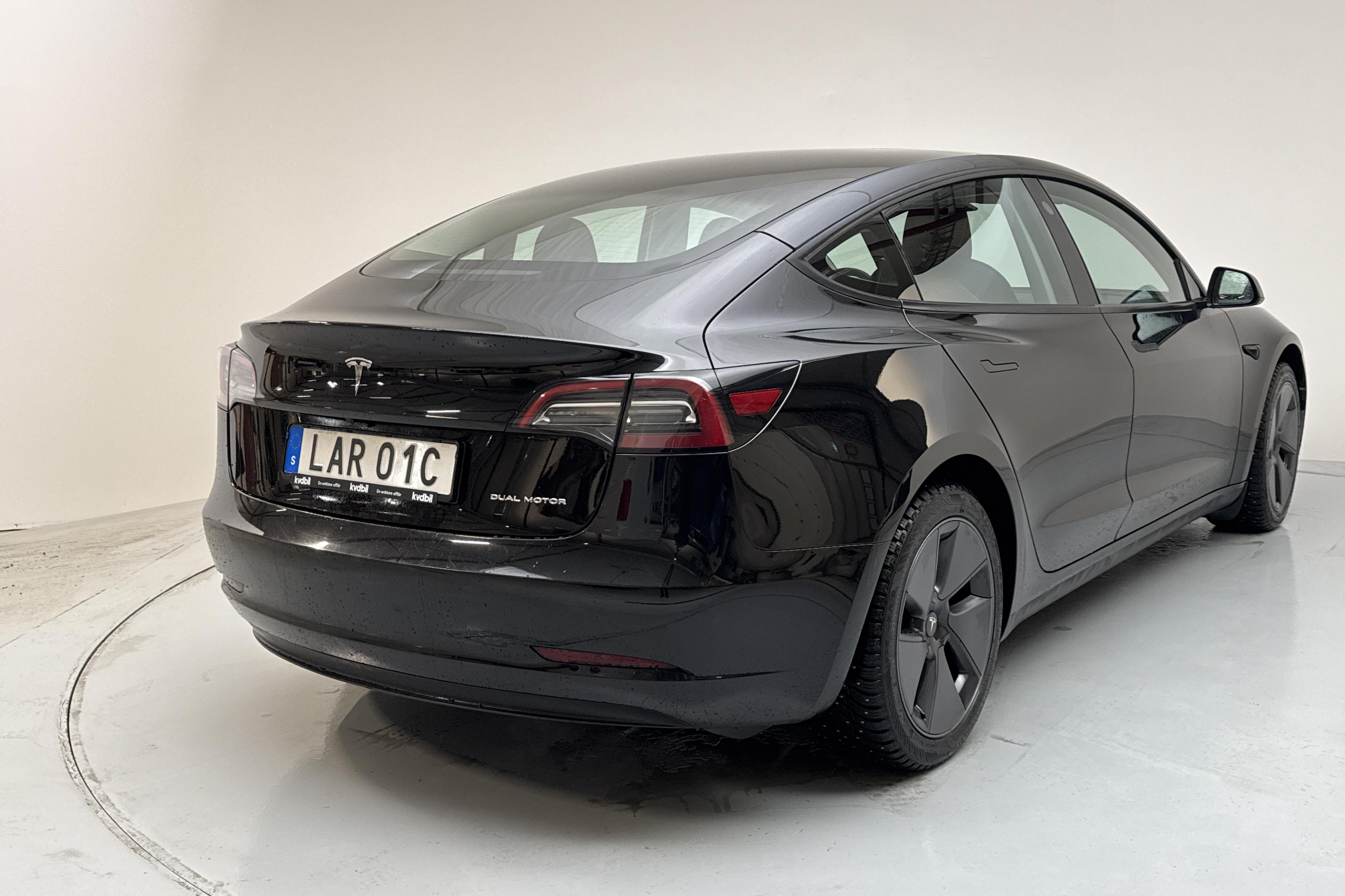 Tesla Model 3 Long Range Dual Motor AWD - 6 036 mil - Automat - svart - 2023