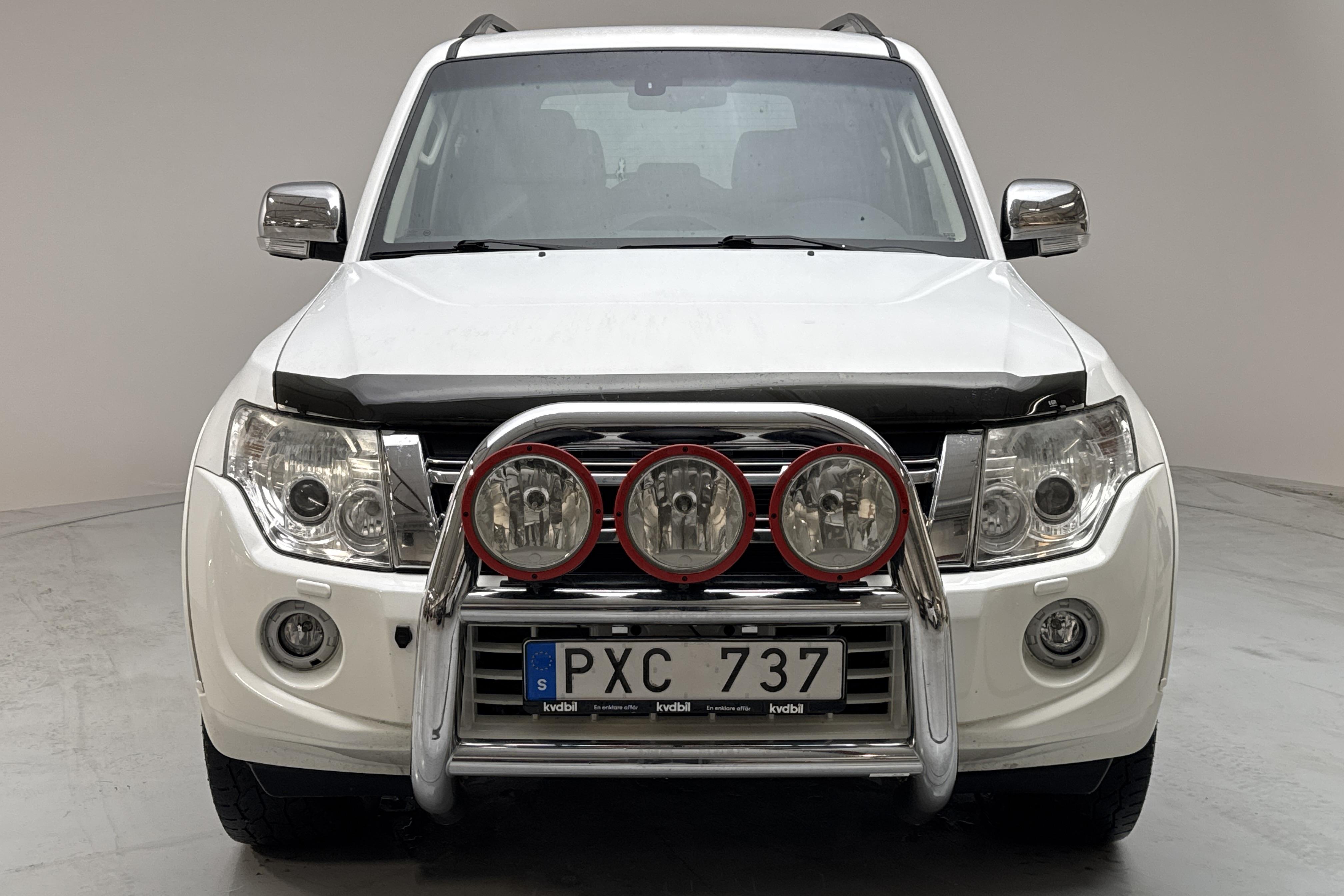 Mitsubishi Pajero Wagon 3.2 DI-D (200hk) - 14 854 mil - Automat - vit - 2013