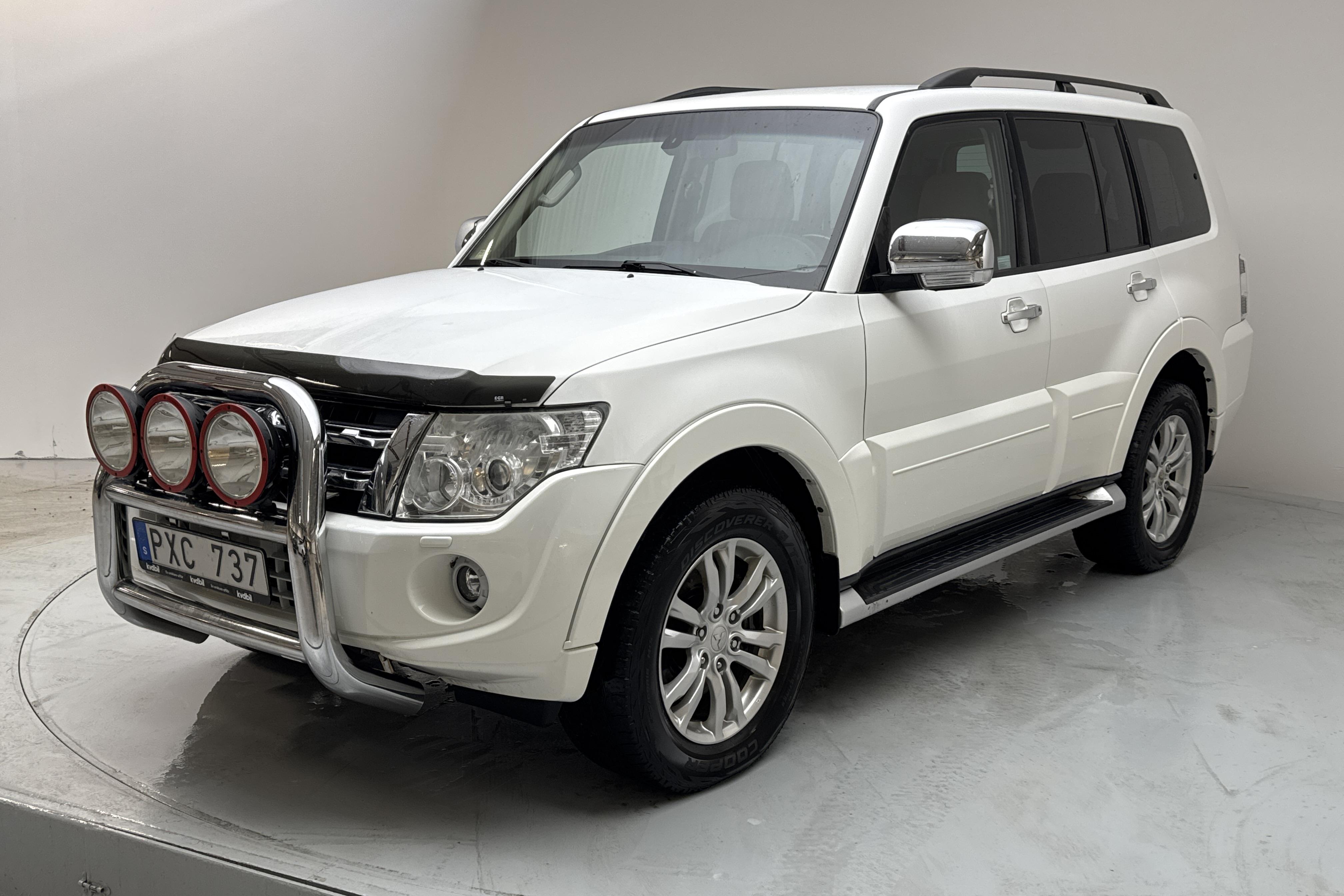 Mitsubishi Pajero Wagon 3.2 DI-D (200hk) - 14 854 mil - Automat - vit - 2013