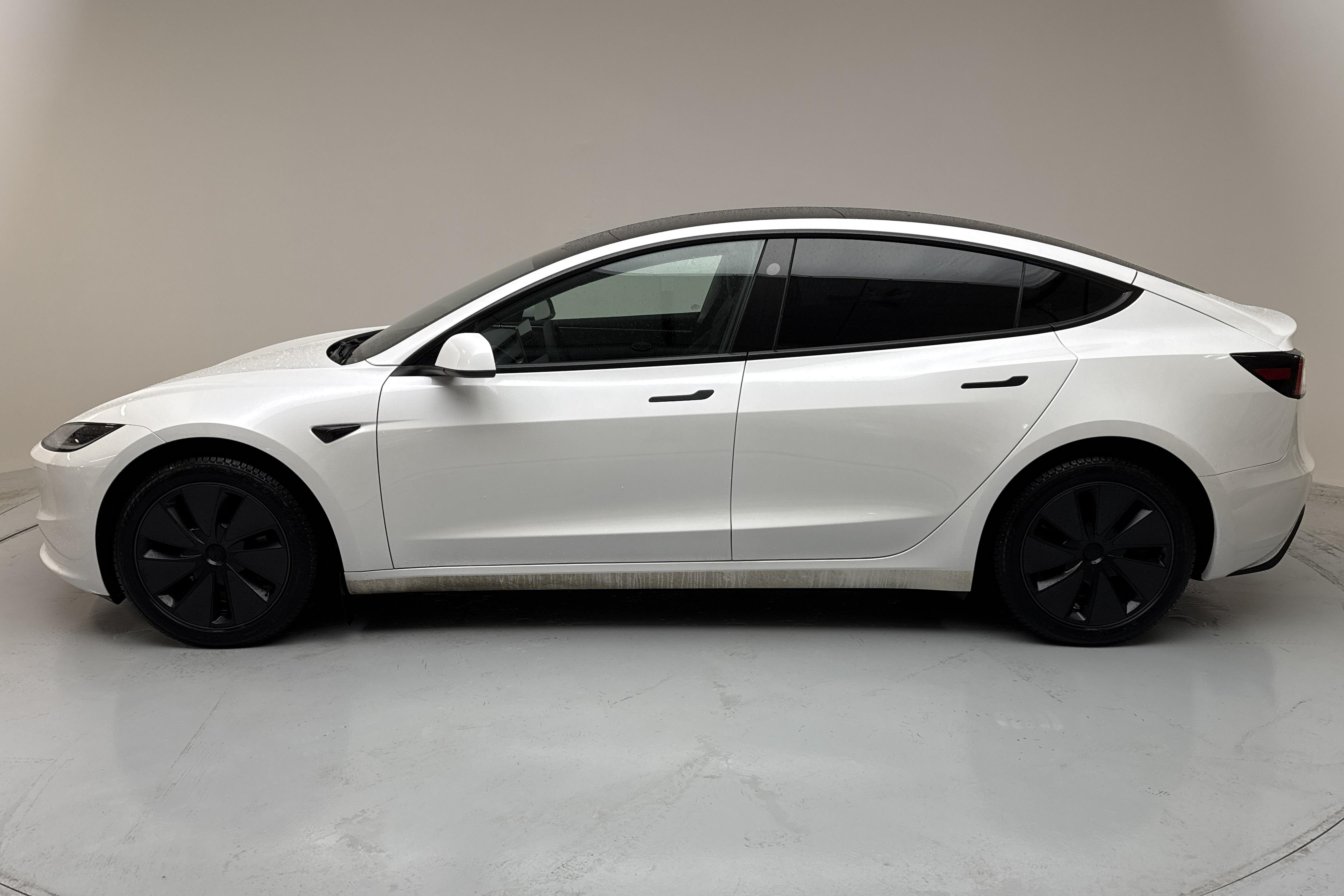 Tesla Model 3 Long Range Dual Motor AWD - 3 410 km - Automatic - white - 2024