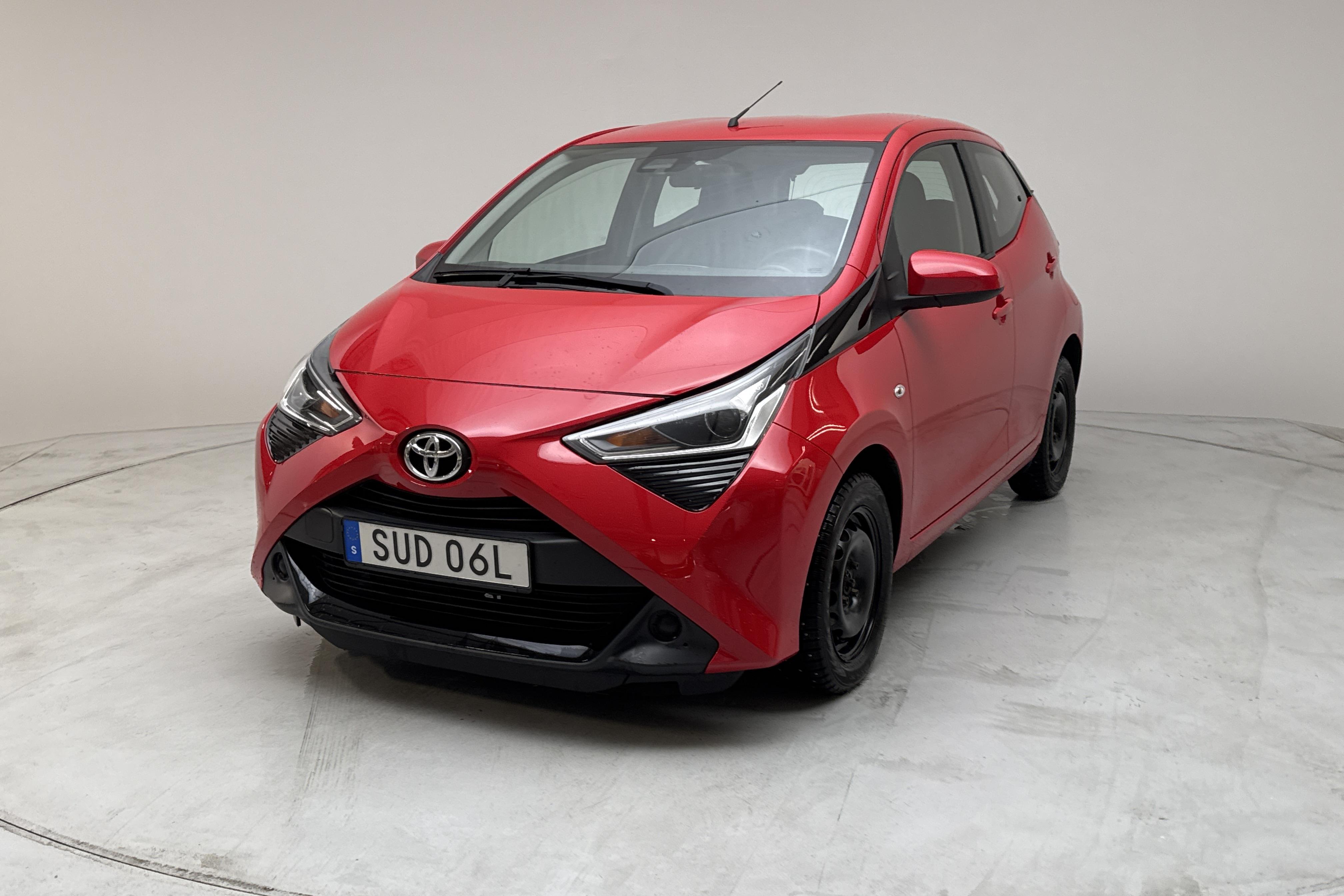 Toyota Aygo 1.0 5dr (72hk) - 12 160 km - Käsitsi - punane - 2021