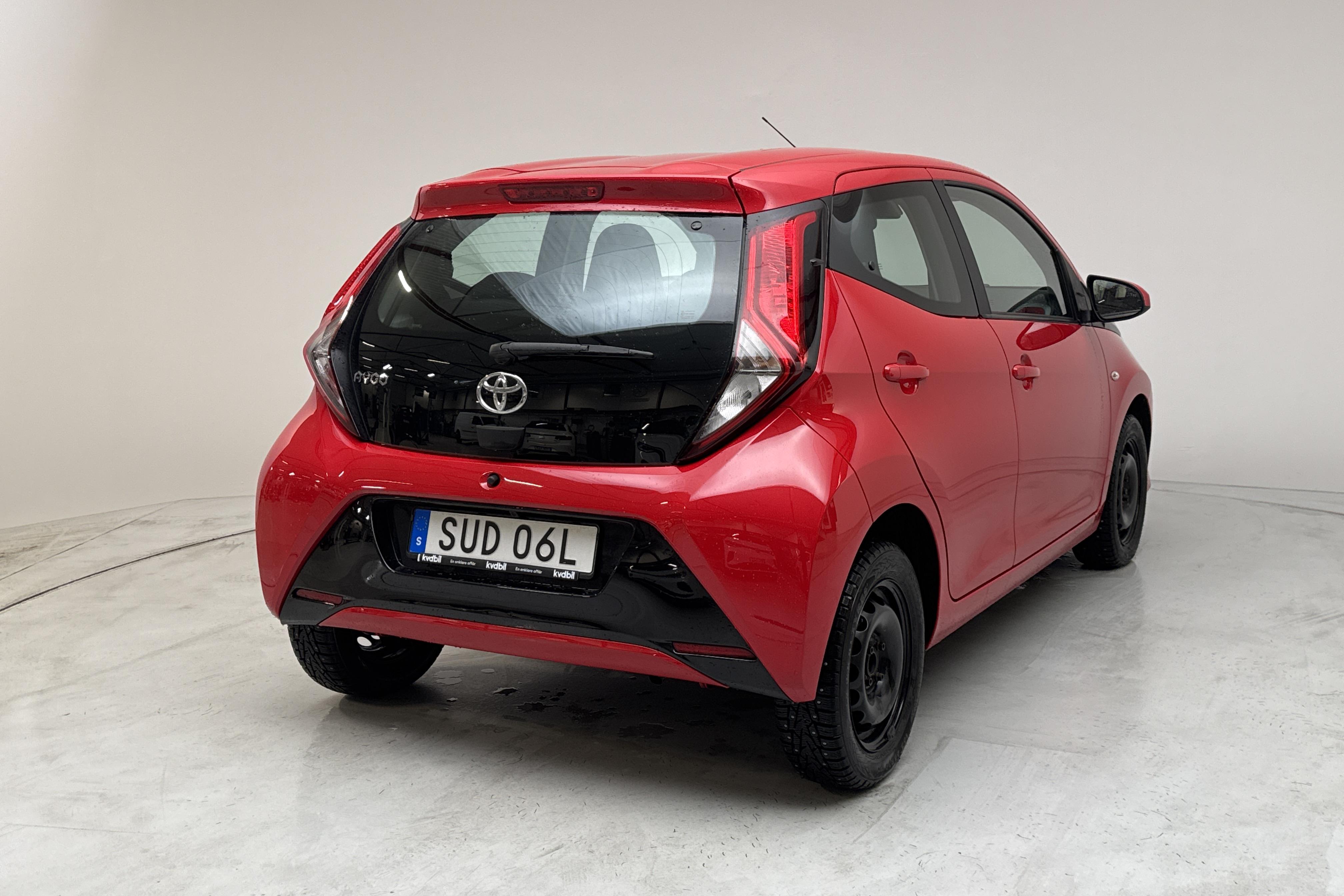 Toyota Aygo 1.0 5dr (72hk) - 12 160 km - Käsitsi - punane - 2021