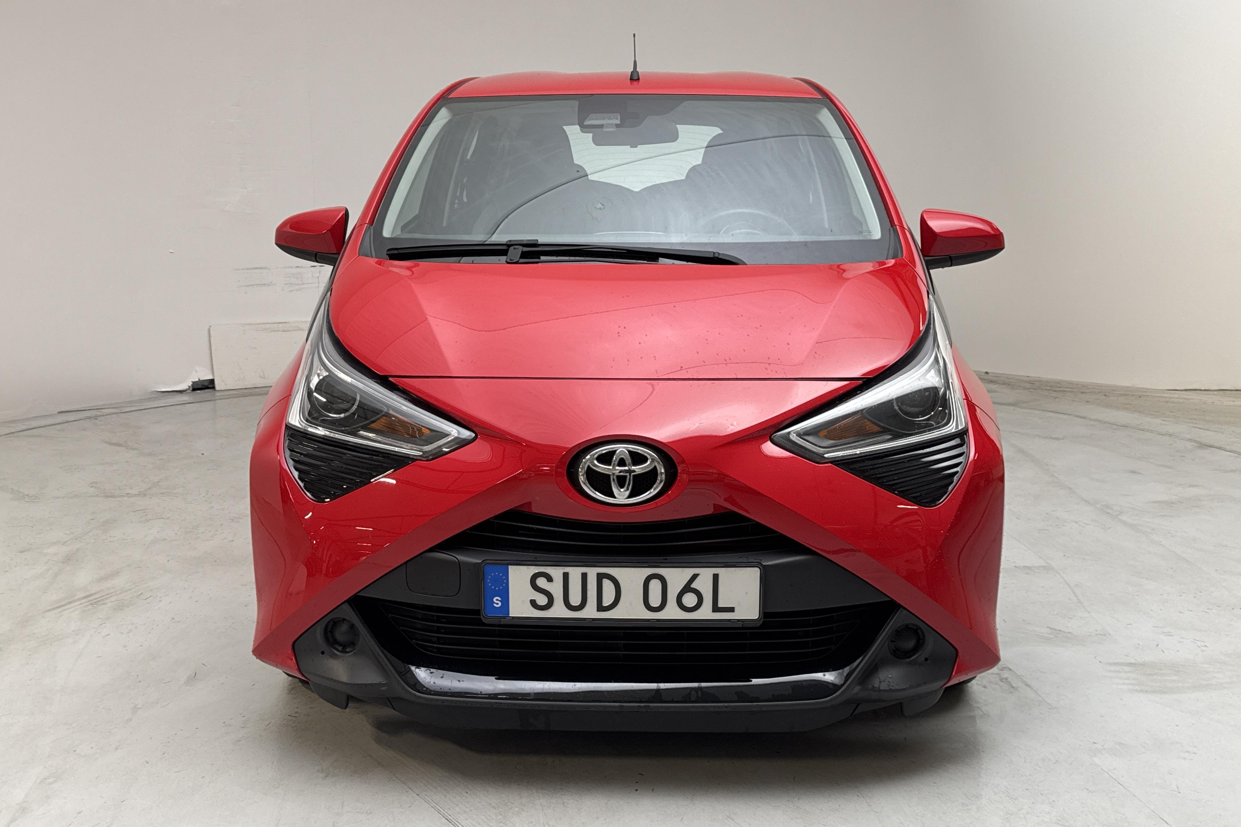 Toyota Aygo 1.0 5dr (72hk) - 12 160 km - Käsitsi - punane - 2021