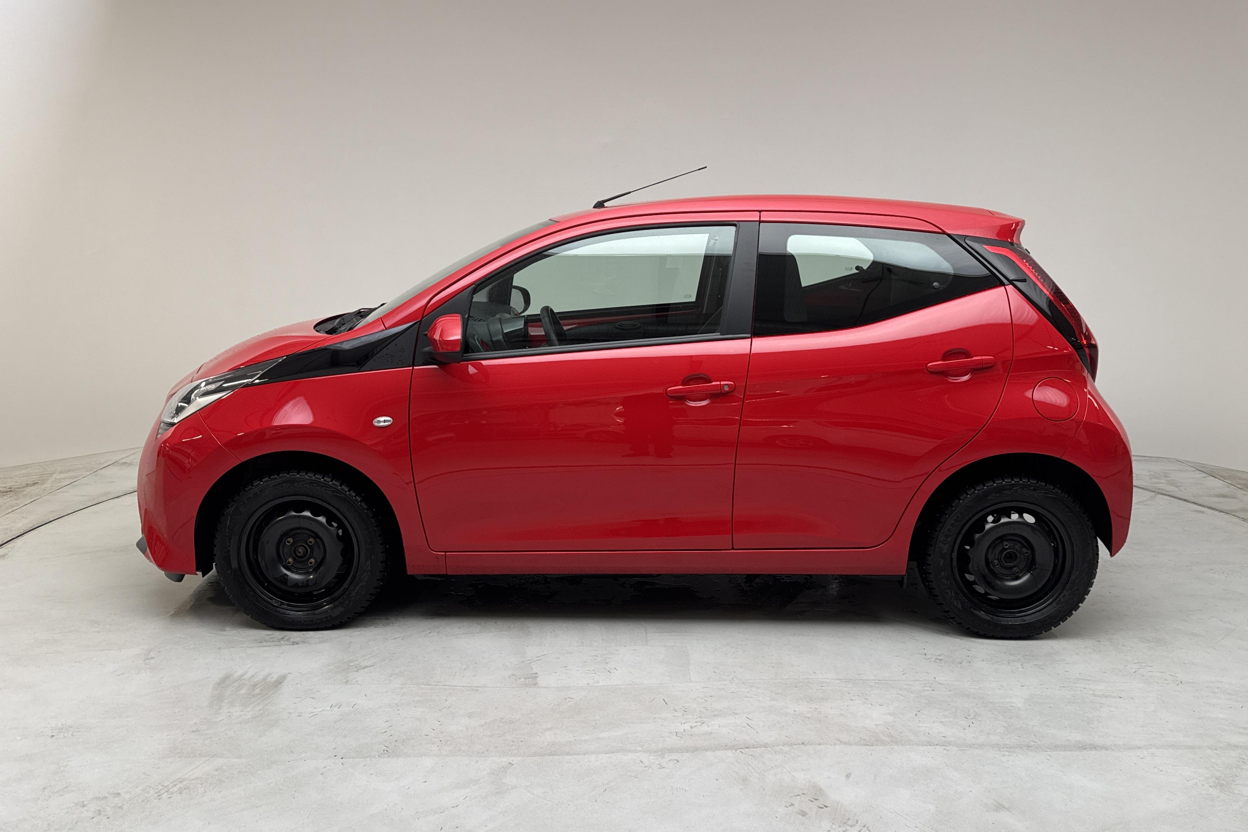 Toyota Aygo 1.0 5dr (72hk) - 12 160 km - Käsitsi - punane - 2021