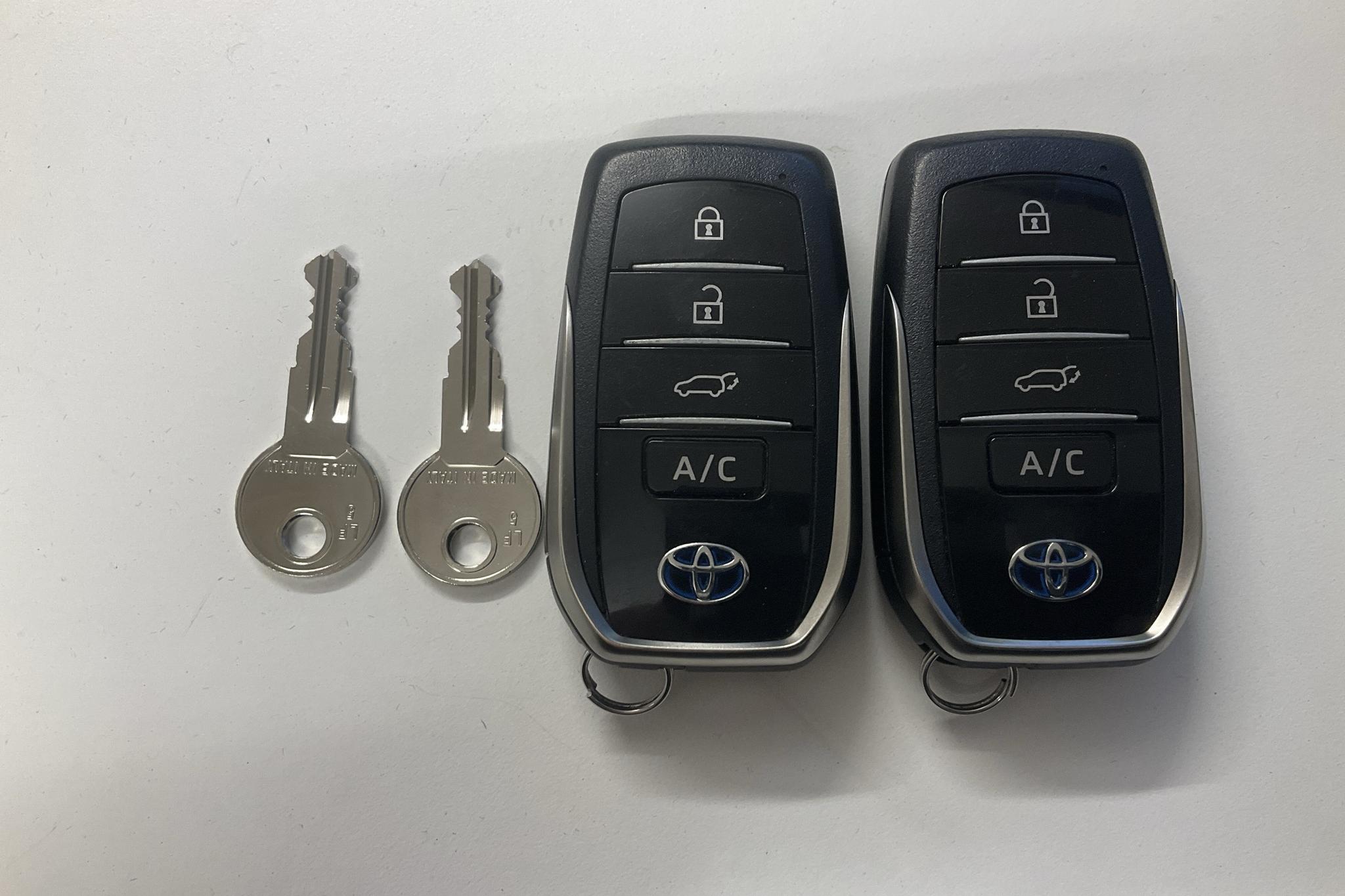 Toyota RAV4 2.5 Plug-in Hybrid AWD (306hk) - 36 310 km - Automatyczna - biały - 2022