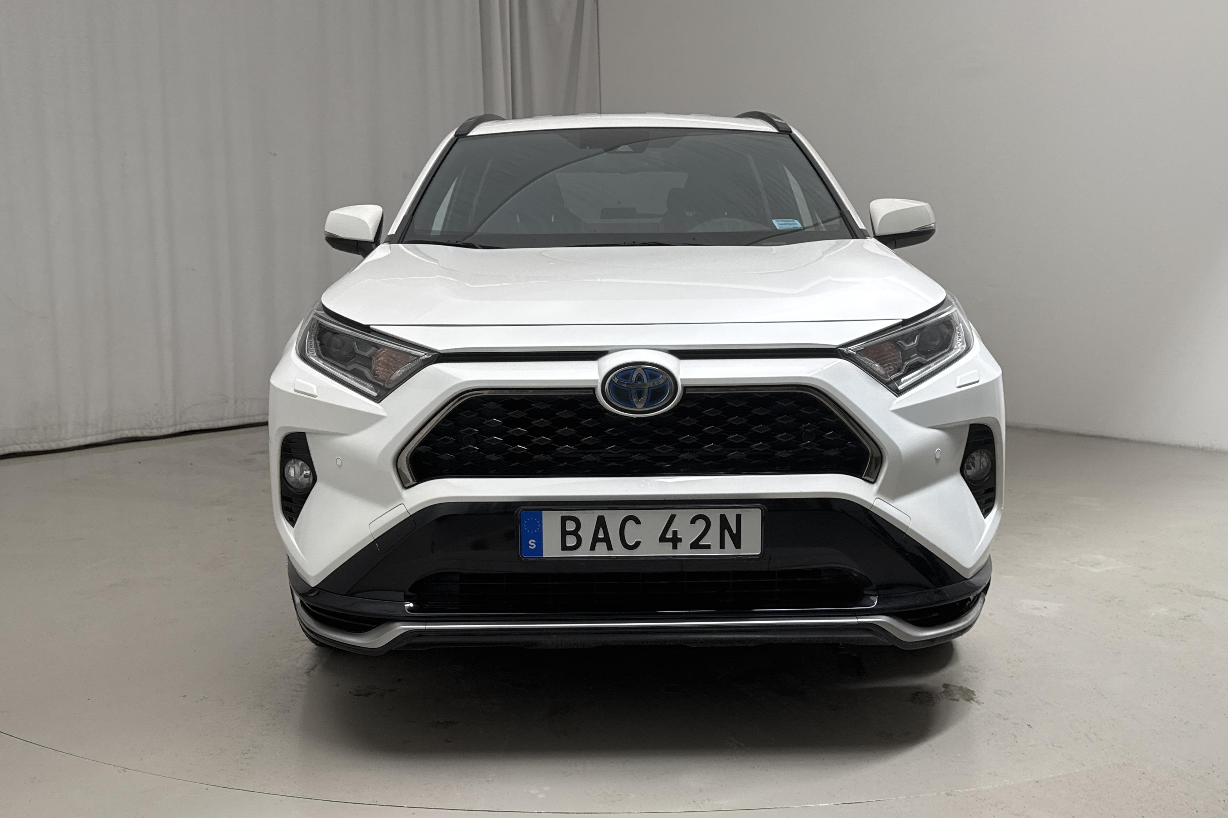 Toyota RAV4 2.5 Plug-in Hybrid AWD (306hk) - 36 310 km - Automatyczna - biały - 2022