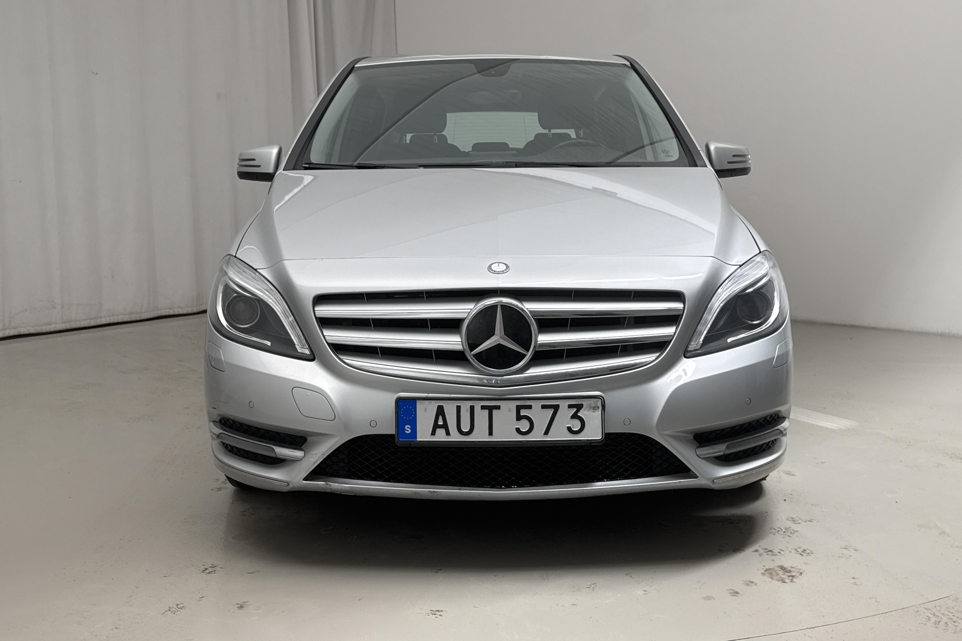 Mercedes B 180 W246 (122hk) - 9 865 mil - Manuell - silver - 2014