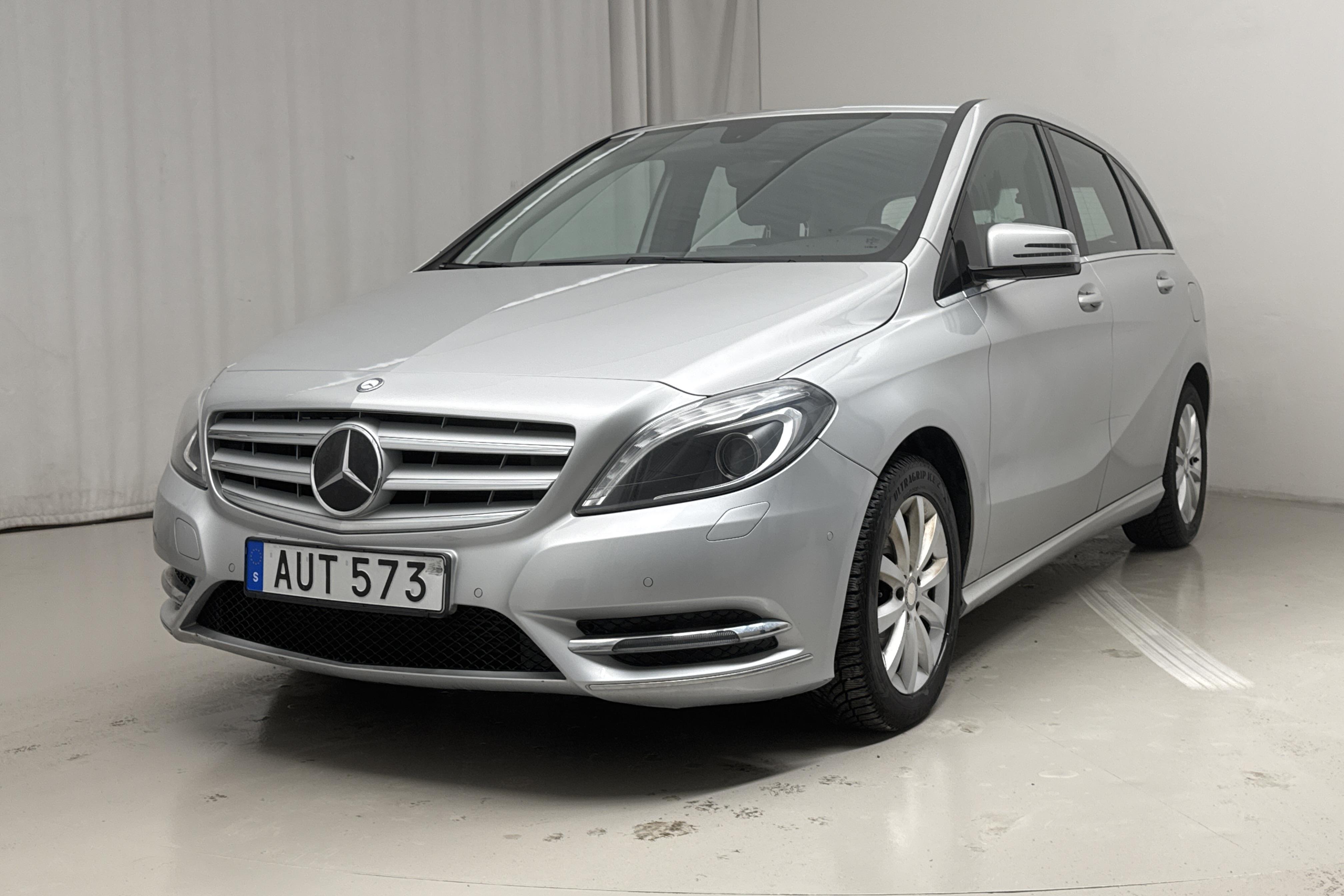 Mercedes B 180 W246 (122hk) - 9 865 mil - Manuell - silver - 2014