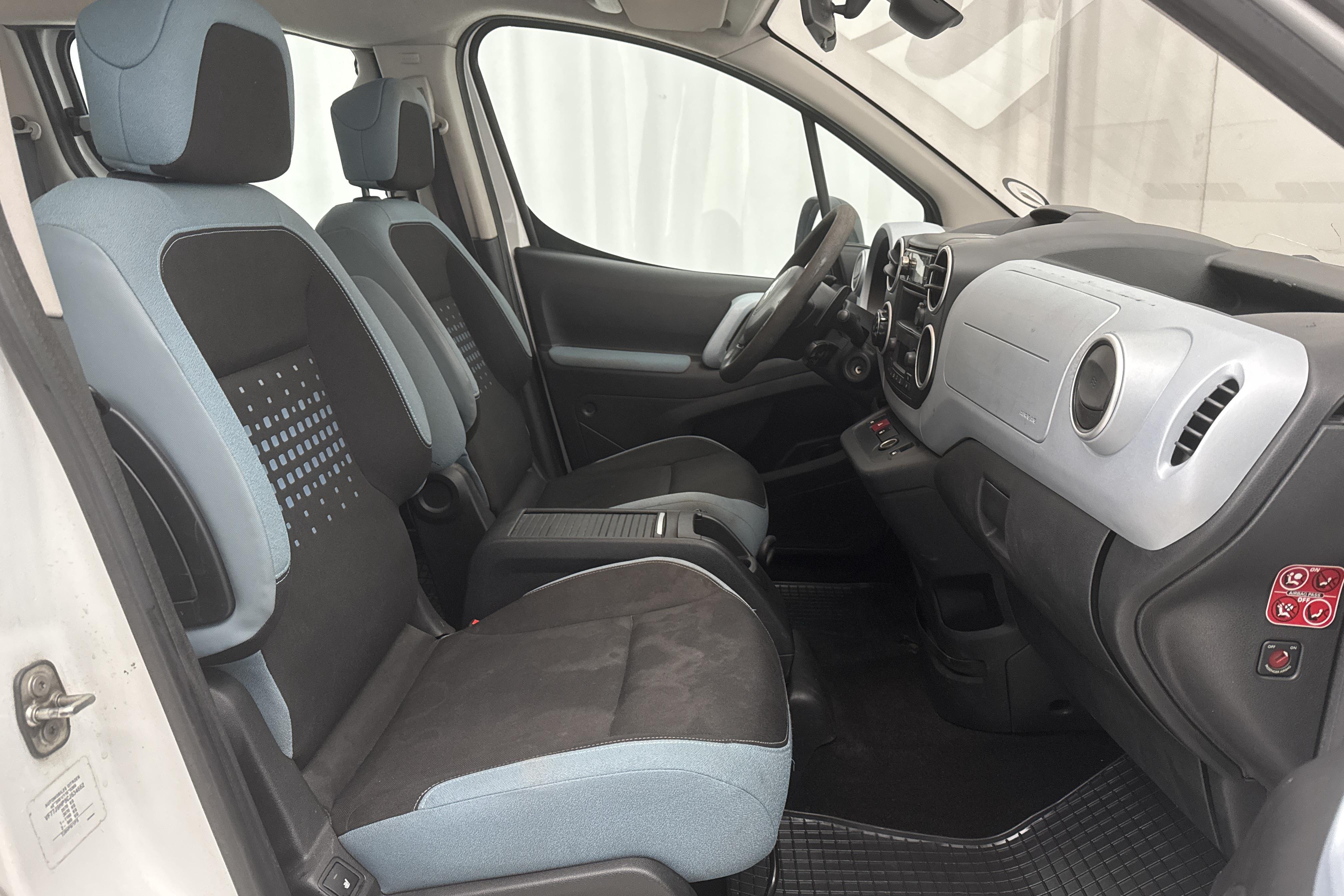 Citroen Berlingo Family III 1.6 HDI (92hk) - 190 370 km - Automatyczna - biały - 2012