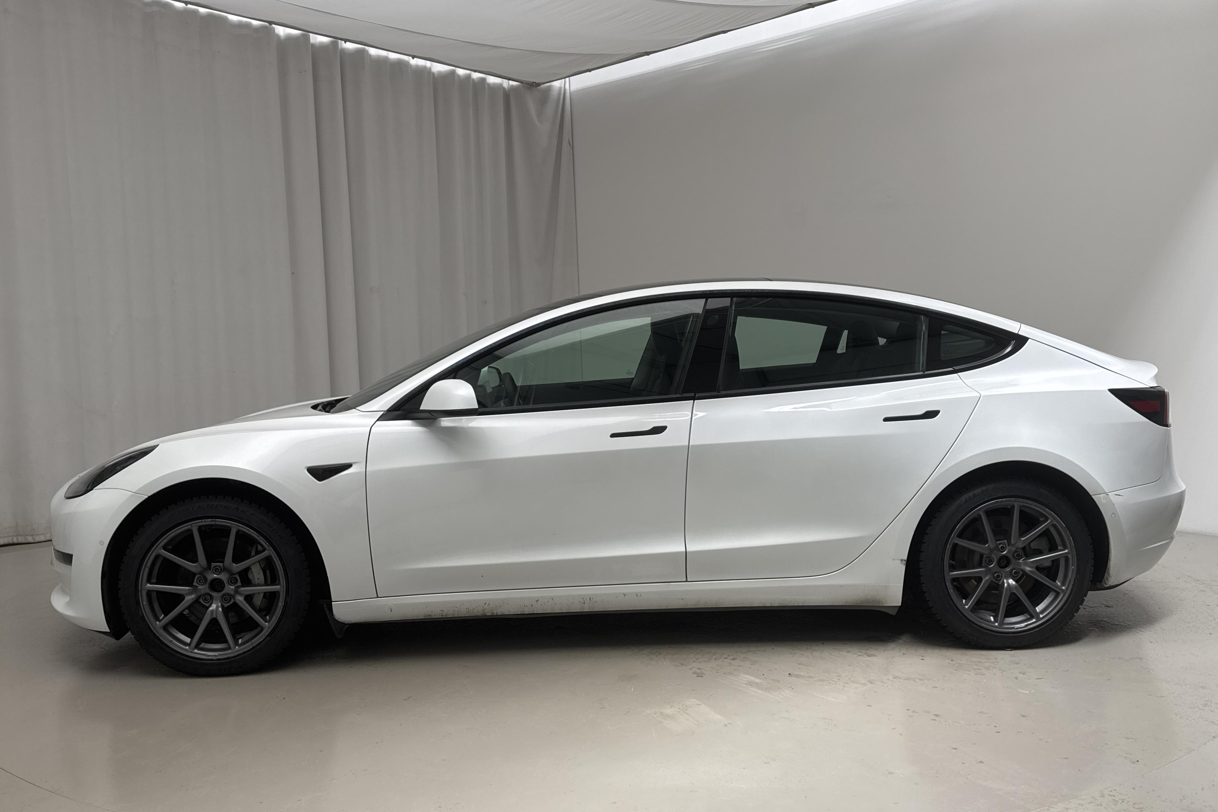 Tesla Model 3 Long Range Dual Motor AWD - 8 387 mil - Automat - vit - 2021