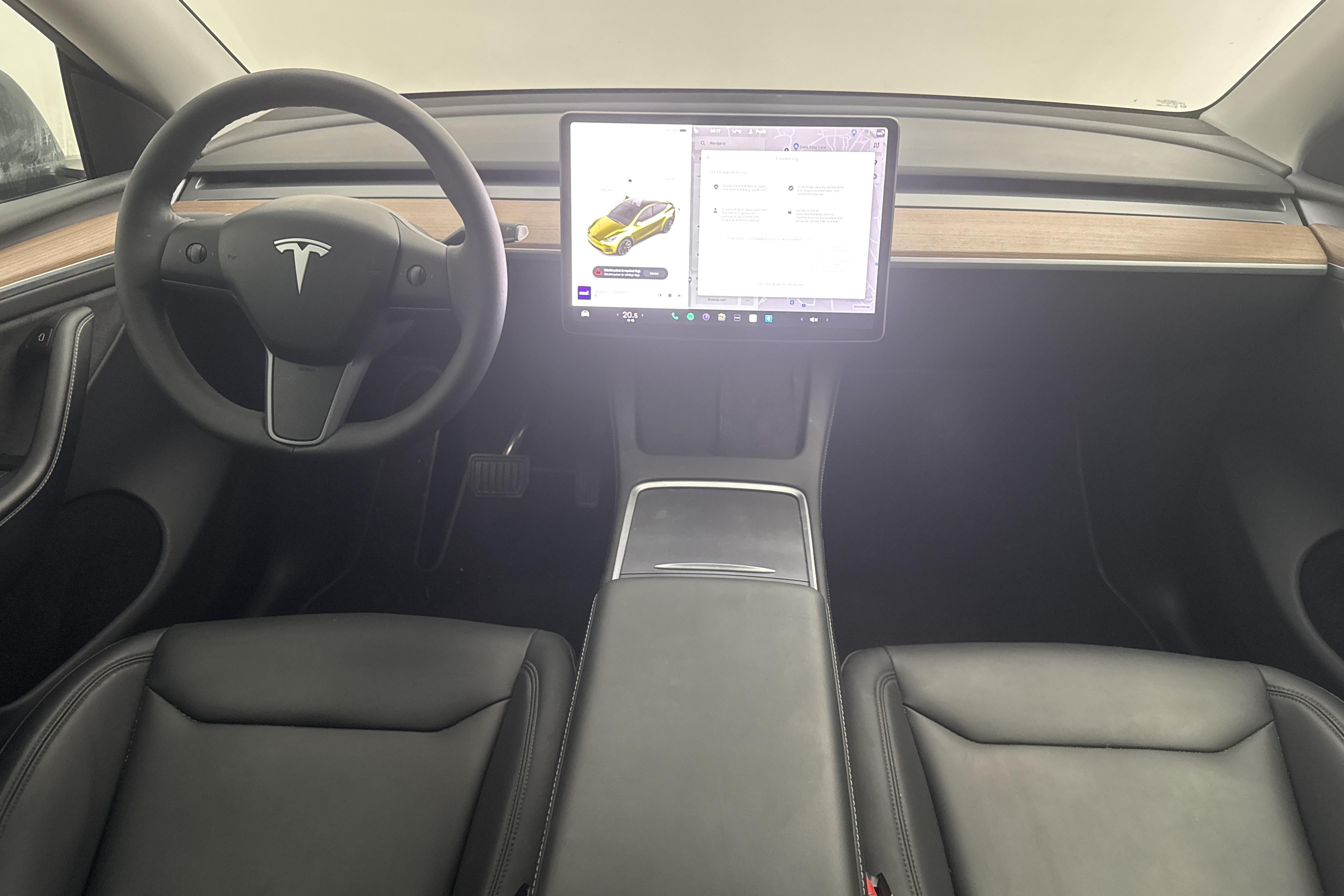 Tesla Model Y Long Range Dual Motor AWD - 3 572 mil - Automat - svart - 2024