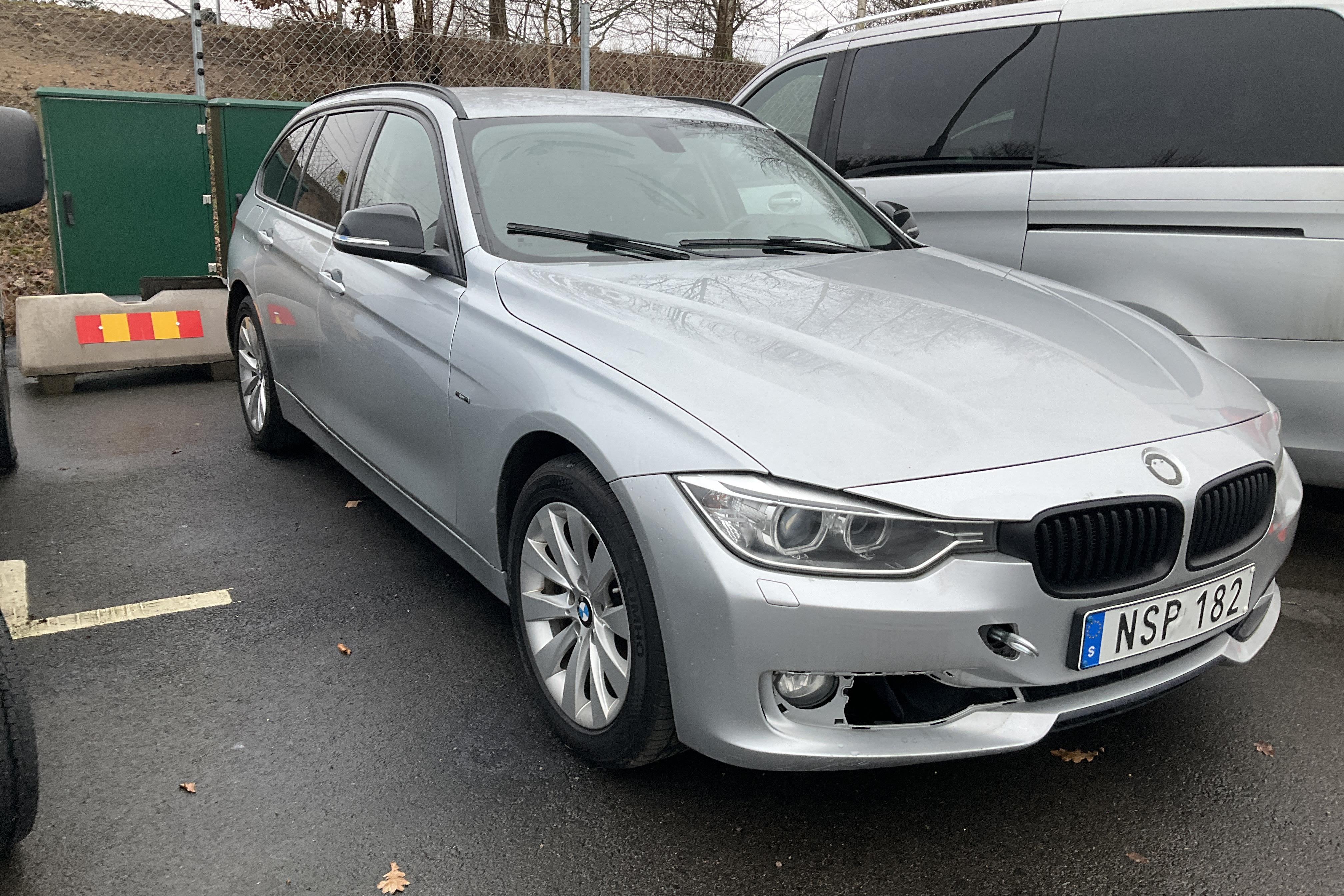 BMW 330d xDrive Touring, F31 (258hk) - 16 353 mil - Automat - silver - 2015