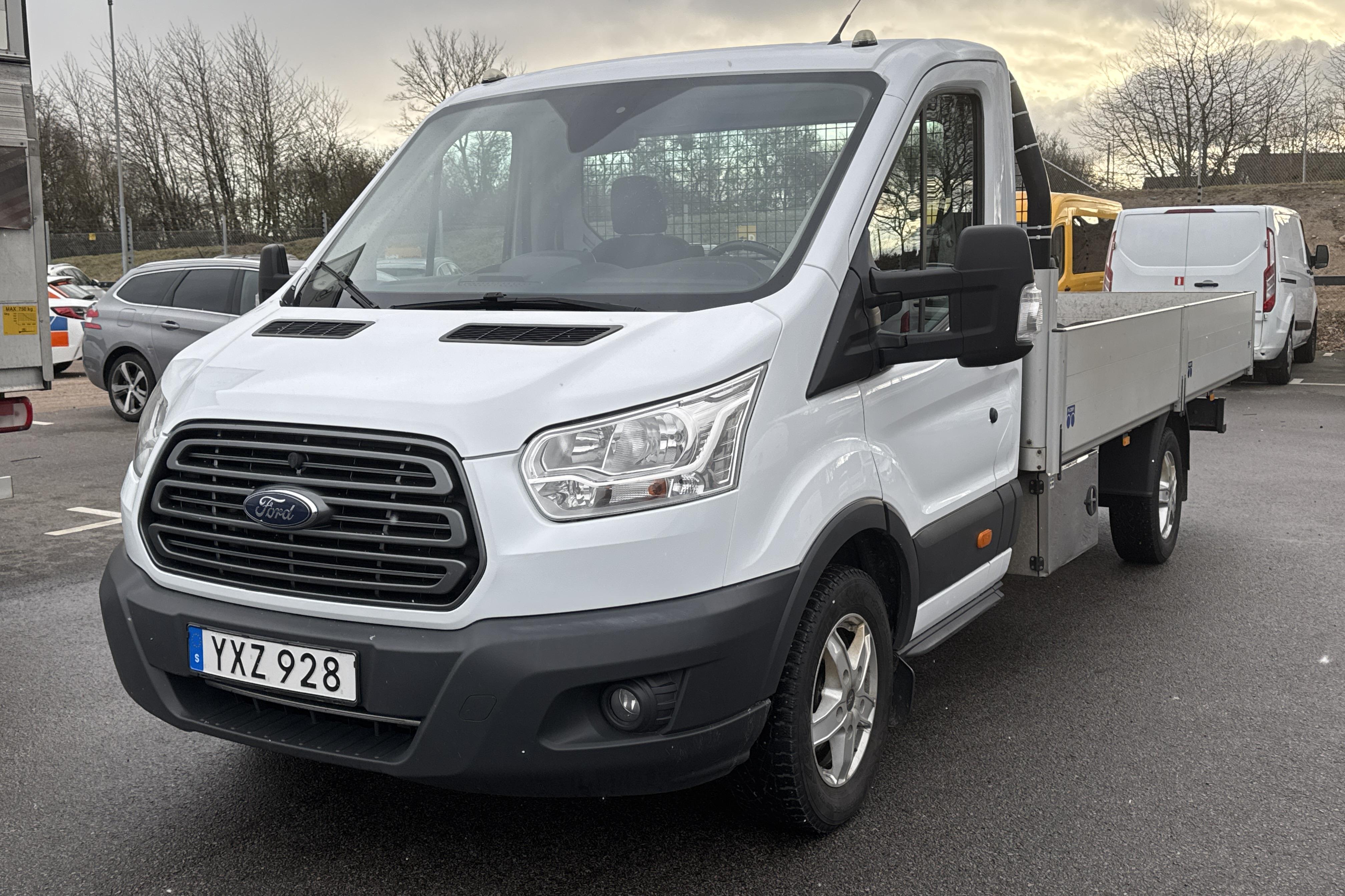 Ford Transit Chassi 350 2.0 TDCi 2WD (170hk) - 10 544 mil - Automat - vit - 2019