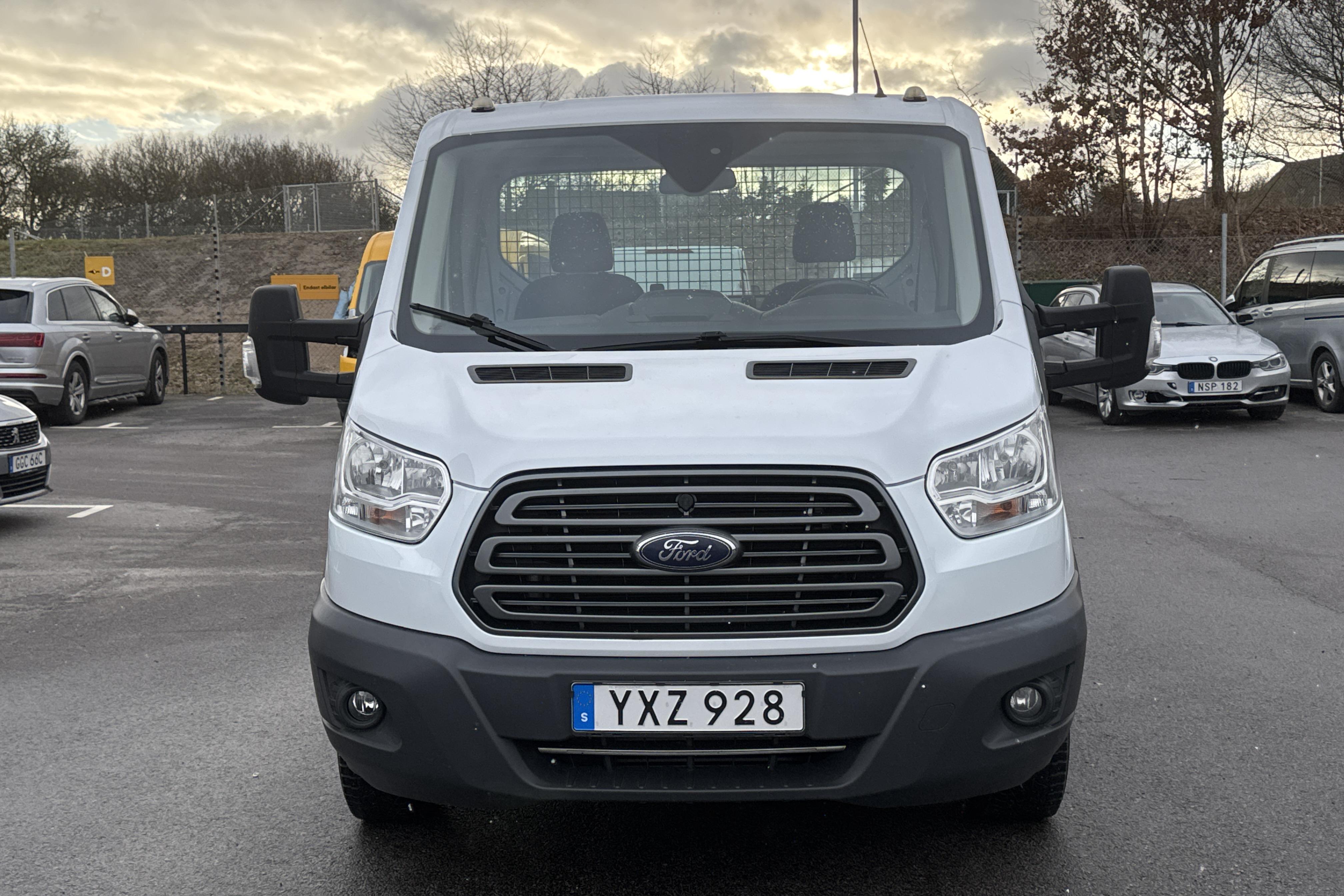 Ford Transit Chassi 350 2.0 TDCi 2WD (170hk) - 10 544 mil - Automat - vit - 2019