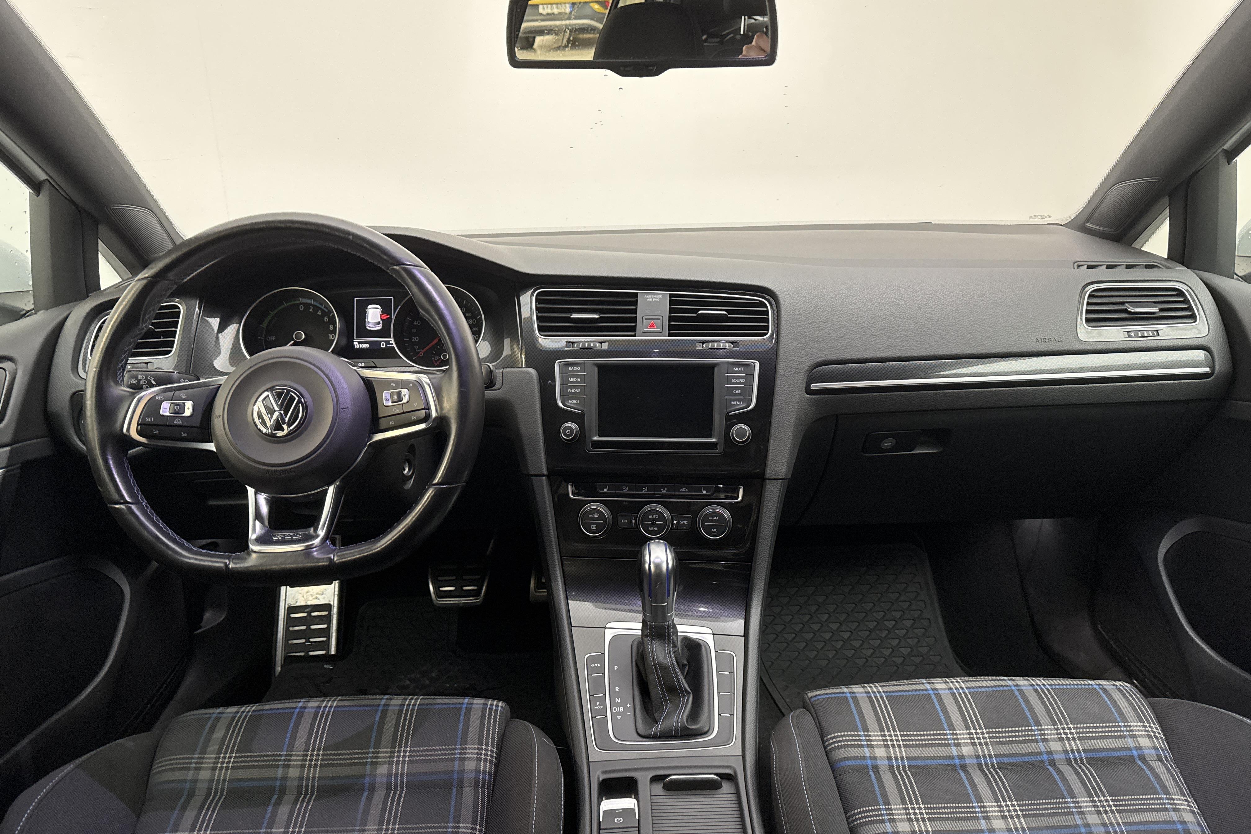 VW Golf VII 1.4 Plug-in-Hybrid 5dr (204hk) - 18 100 mil - Automat - vit - 2016