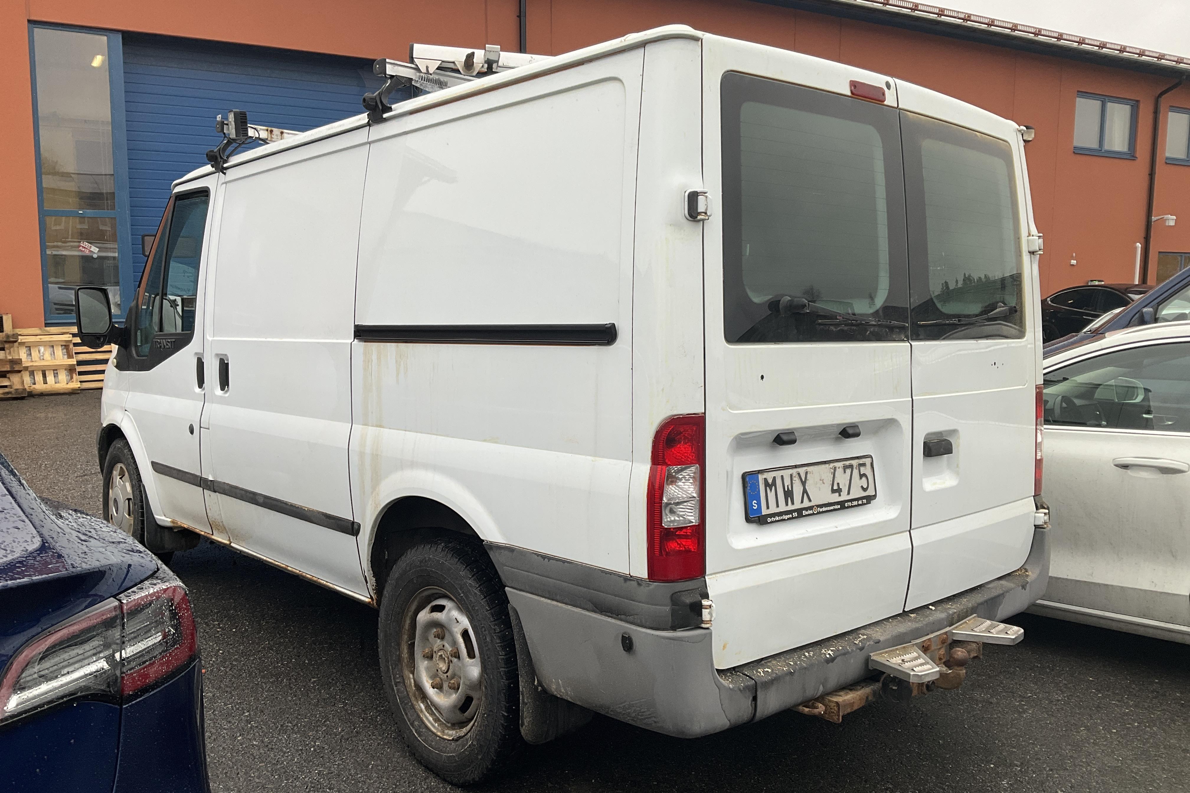 Ford Transit 330 2.2 TDCi AWD Skåp (125hk) - 13 554 mil - Manuell - vit - 2012