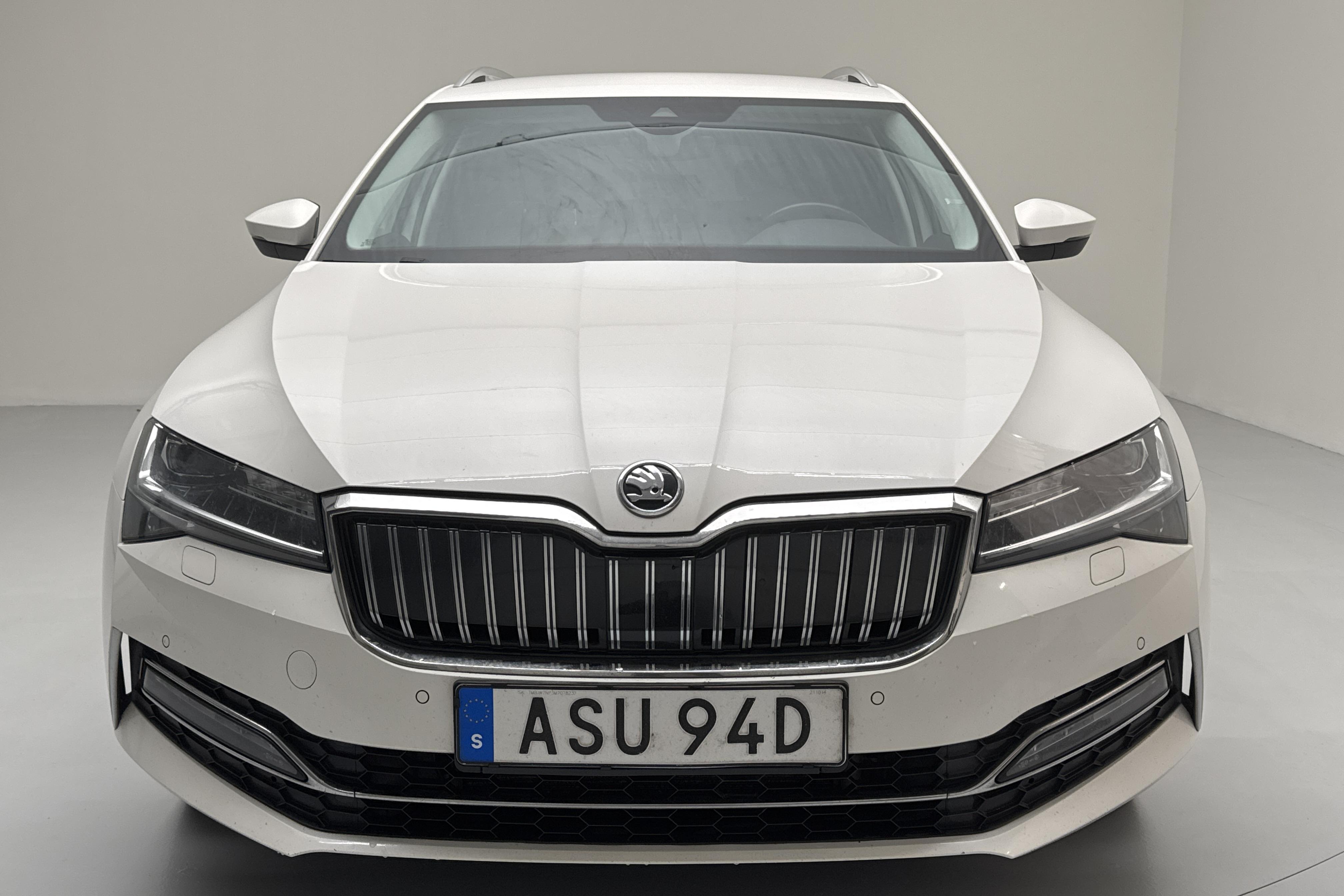 Skoda Superb 1.4 TSI PHEV Kombi (218hk) - 11 870 mil - Automat - vit - 2021