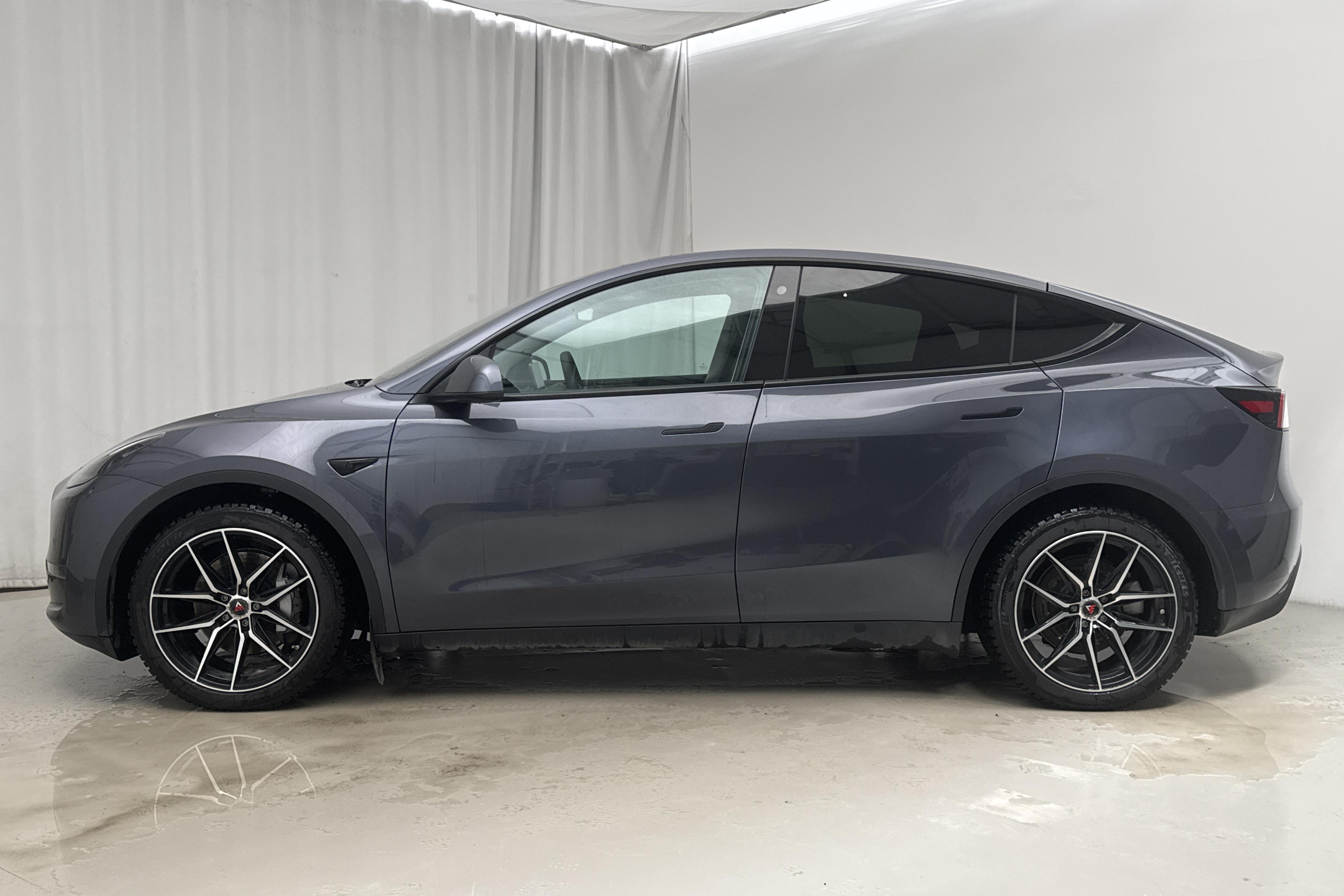 Tesla Model Y Long Range Dual Motor AWD - 41 900 km - Automatic - gray - 2022