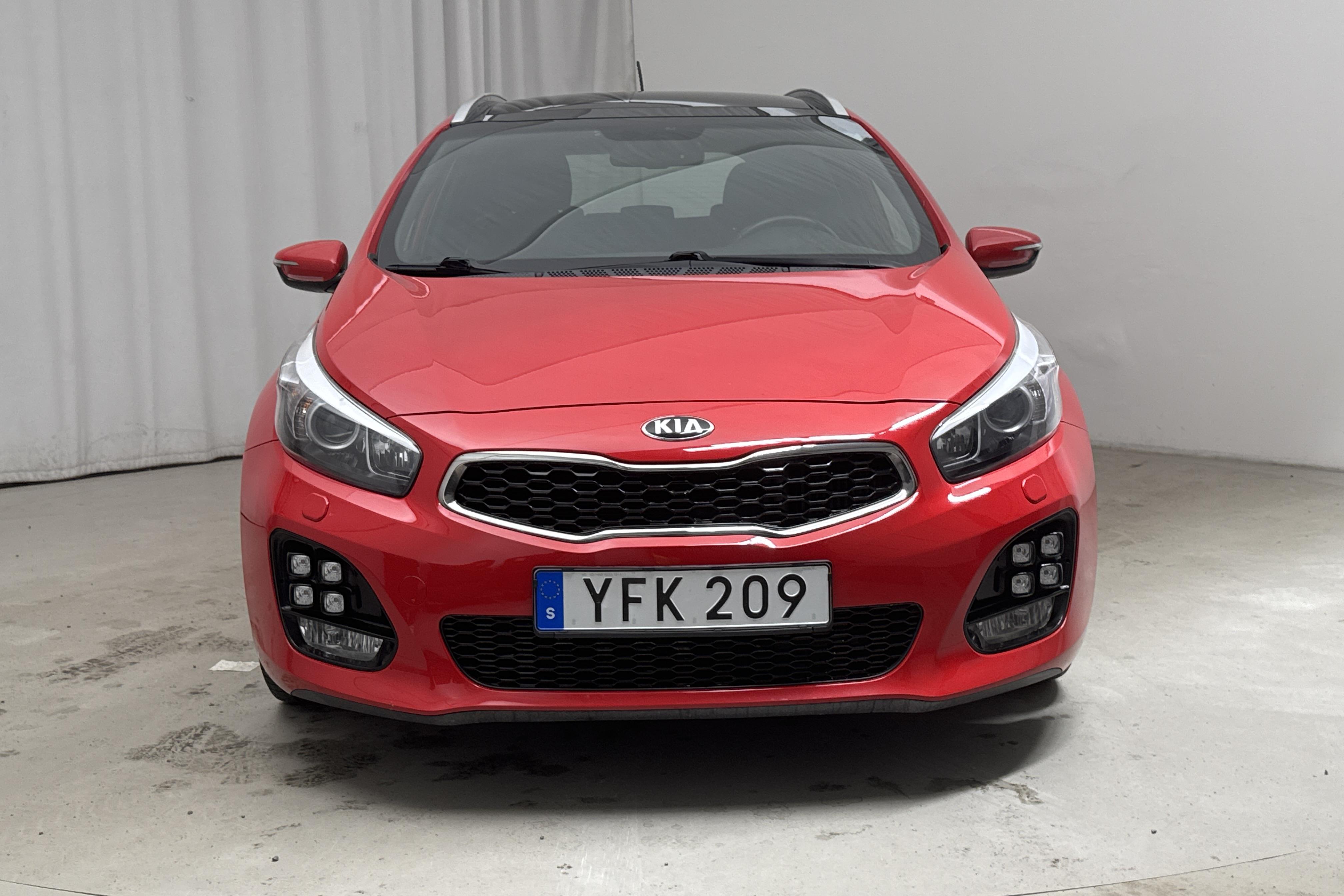 KIA Cee'd 1.6 CRDi SW (136hk) - 57 310 km - Automatic - red - 2016