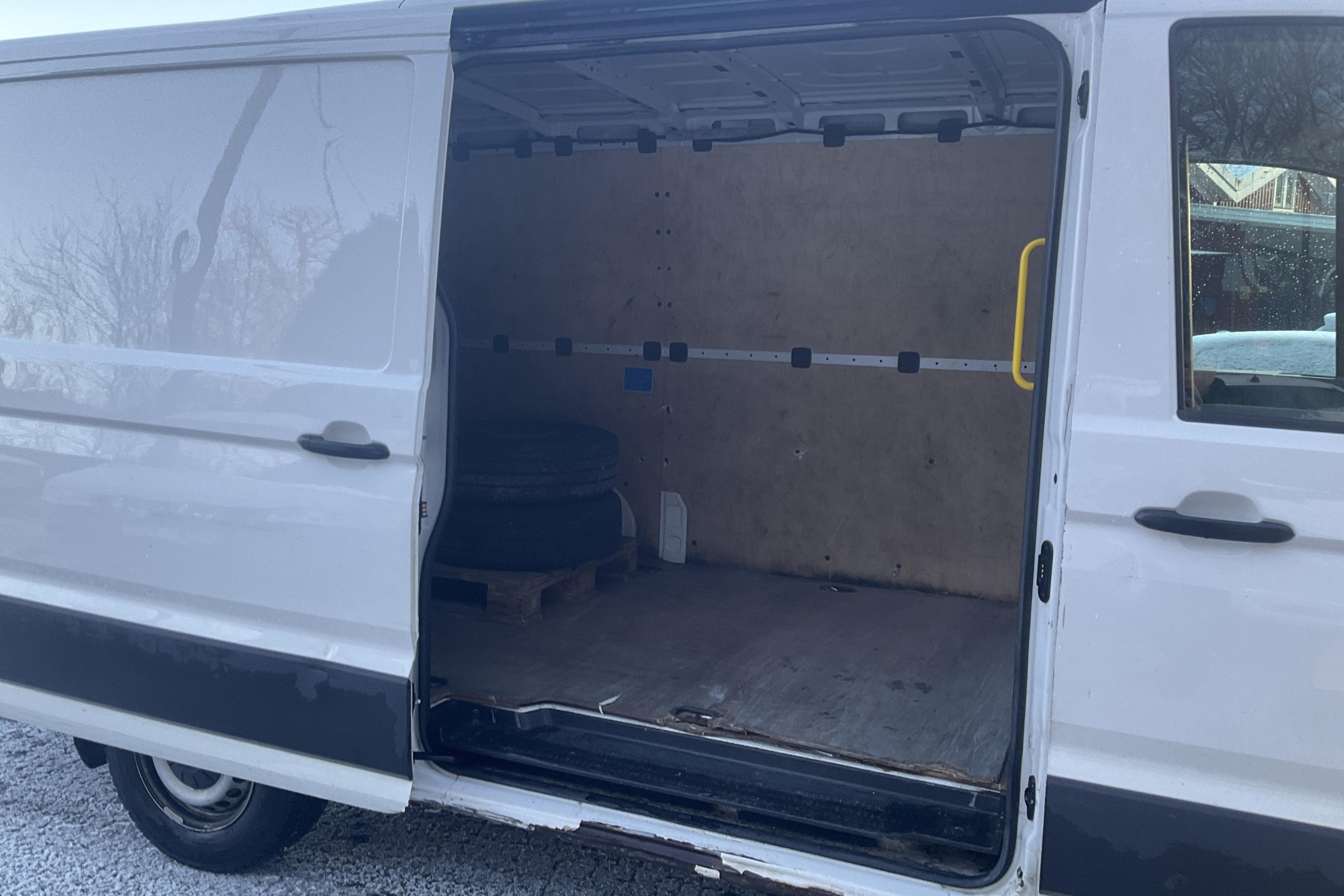 VW Crafter 35 2.0 TDI Skåp (102hk) - 147 170 km - Manual - white - 2020