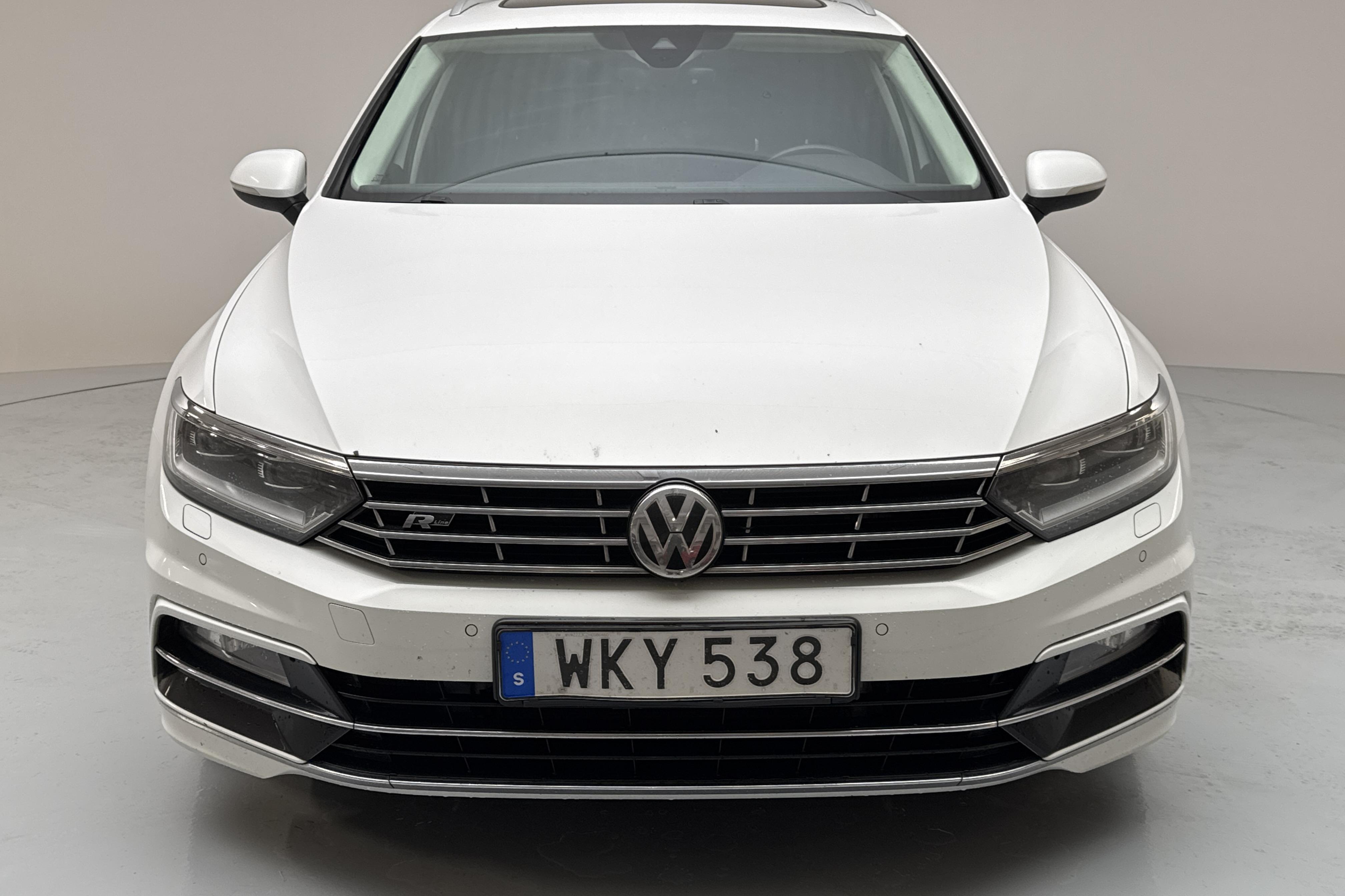 VW Passat 2.0 TDI Sportscombi 4MOTION (190hk) - 21 416 mil - Automat - vit - 2017