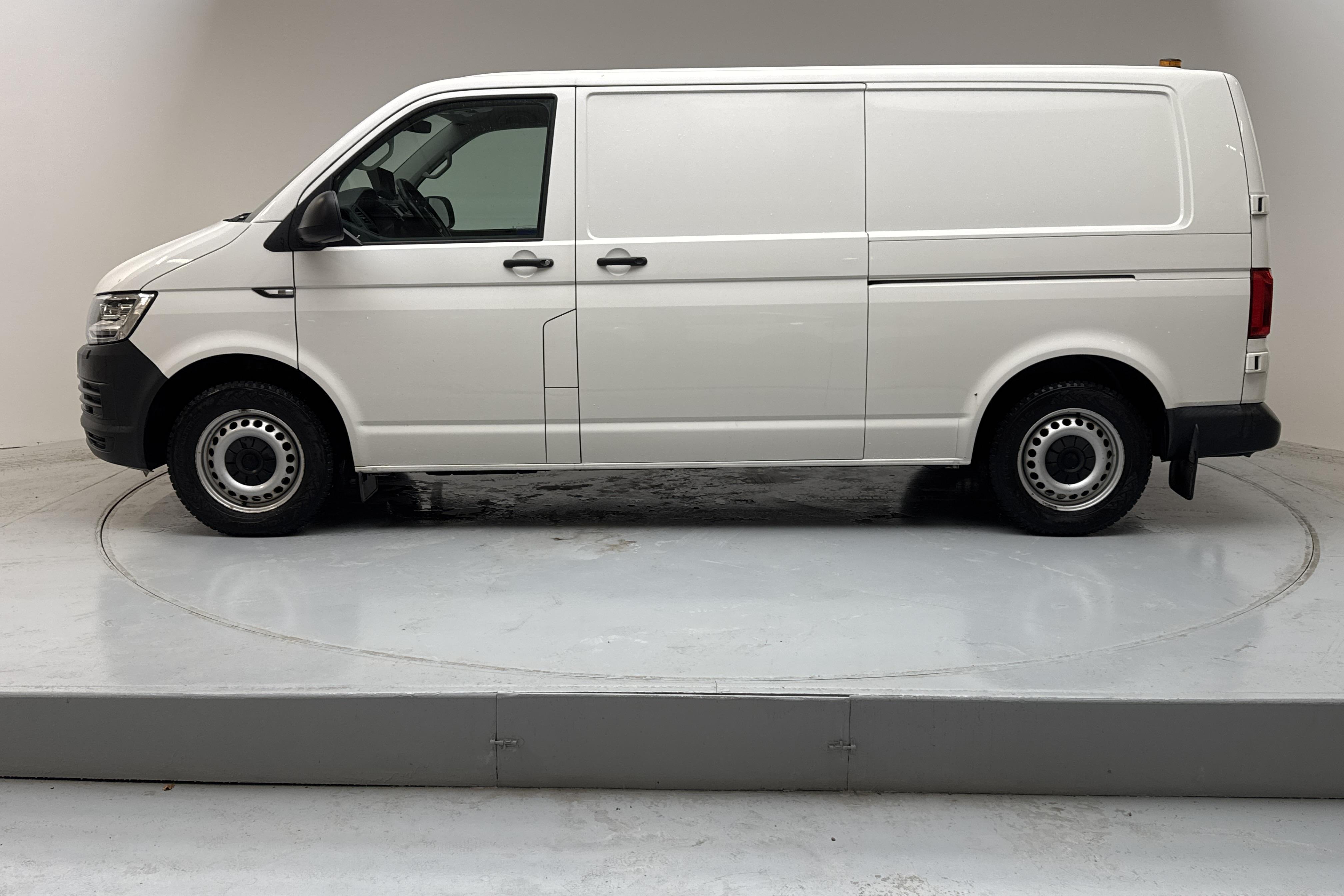 VW Transporter T6 2.0 TDI BMT Skåp 4MOTION (150hk) - 45 730 km - Automatyczna - biały - 2018