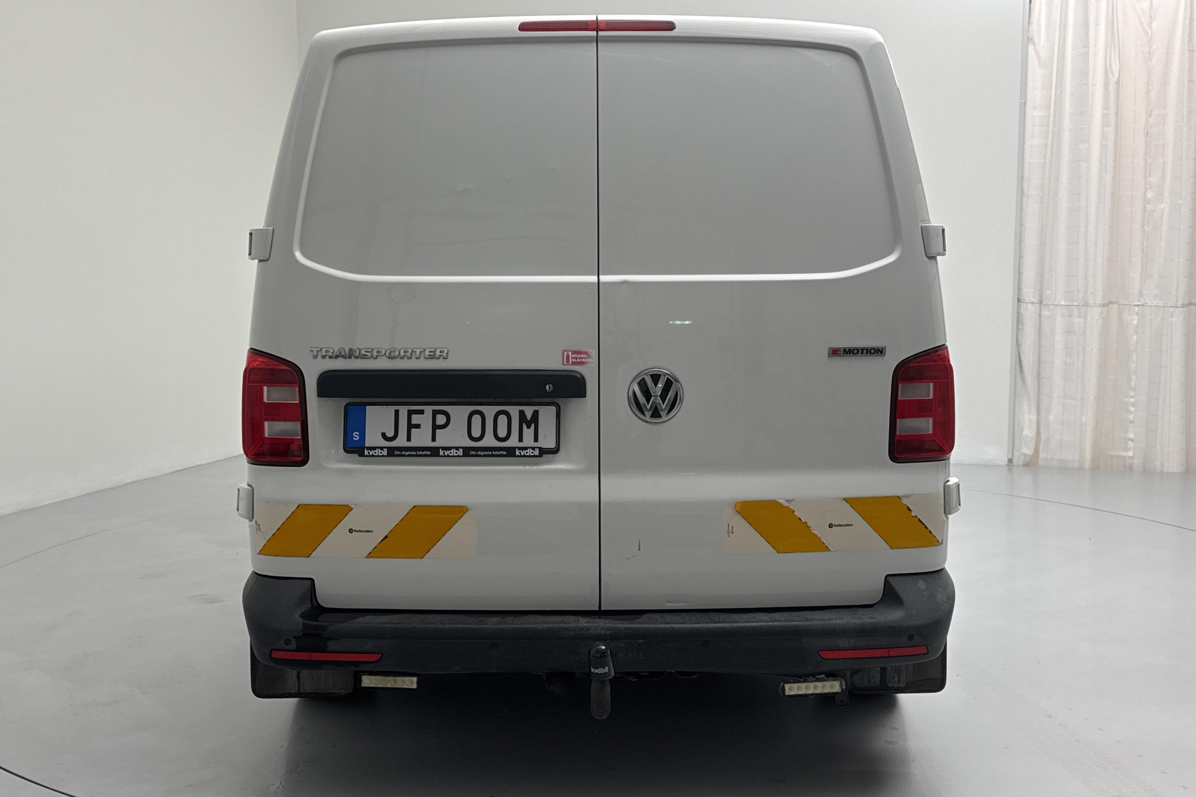 VW Transporter T32 2.0 TDI BMT Skåp 4MOTION (150hk) - 13 725 mil - Automat - vit - 2019