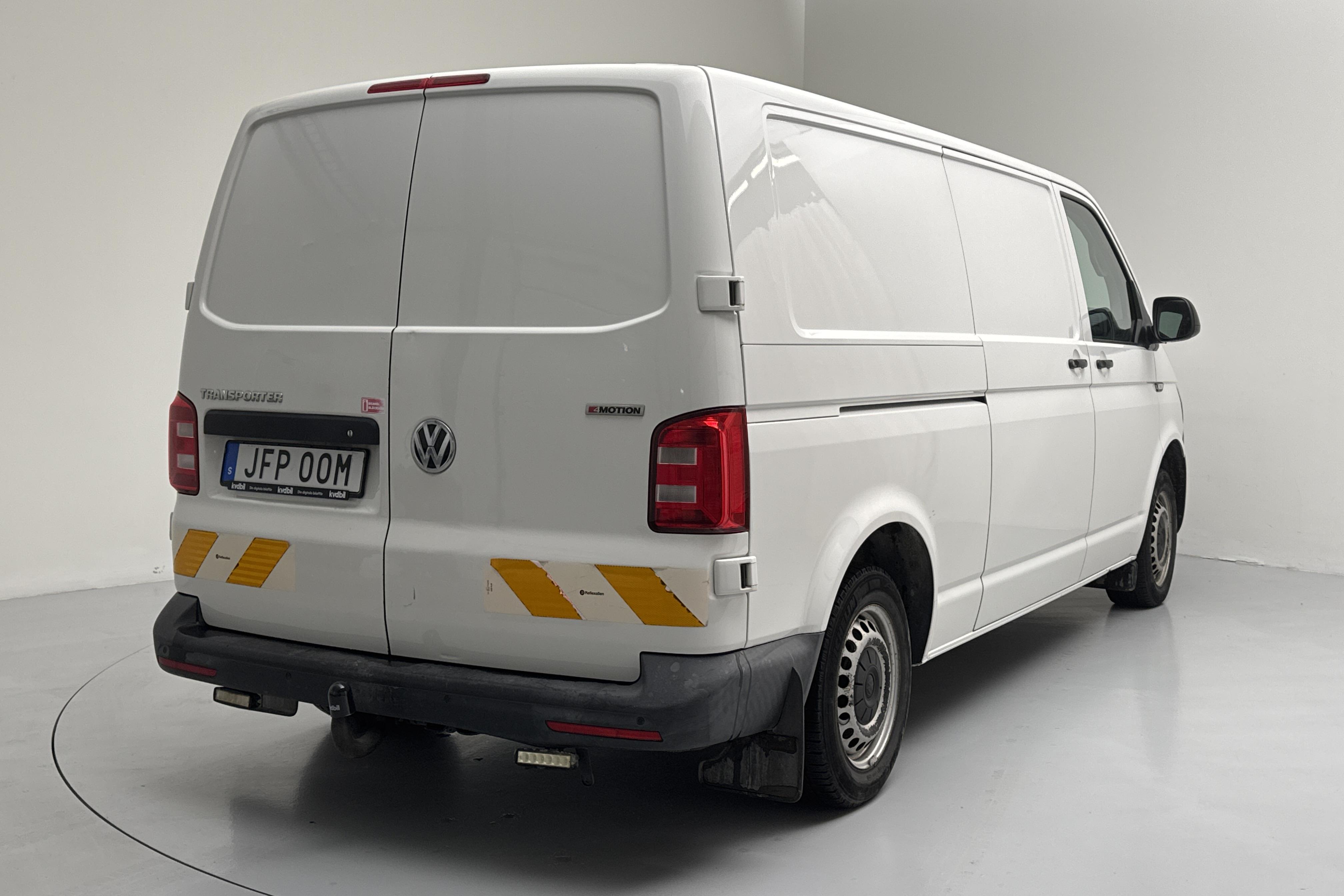 VW Transporter T32 2.0 TDI BMT Skåp 4MOTION (150hk) - 13 725 mil - Automat - vit - 2019