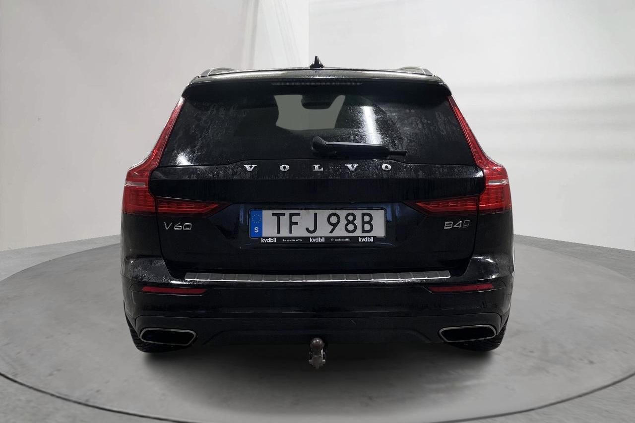 Volvo V60 B4 Cross Country AWD Mildhybrid, Diesel (197hk) - 14 562 mil - Automat - svart - 2022