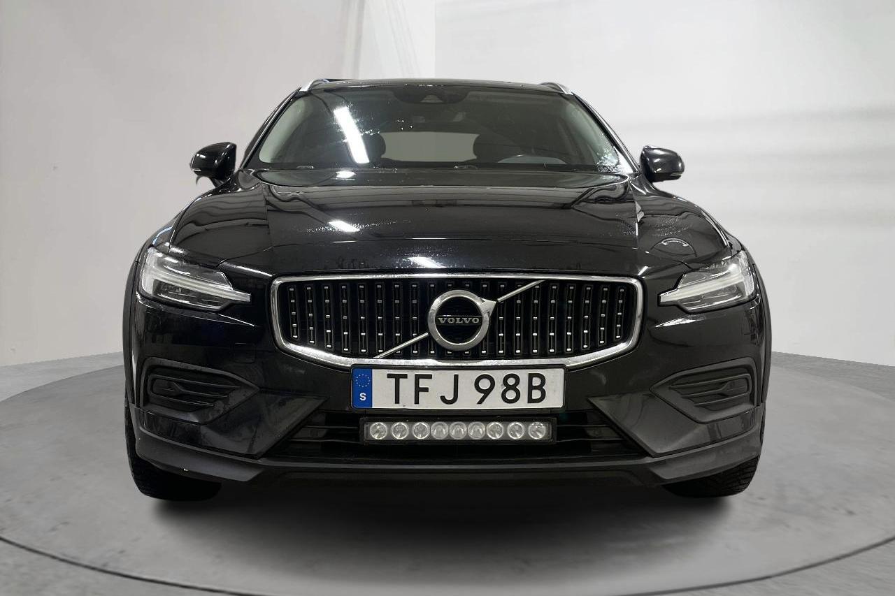 Volvo V60 B4 Cross Country AWD Mildhybrid, Diesel (197hk) - 14 562 mil - Automat - svart - 2022