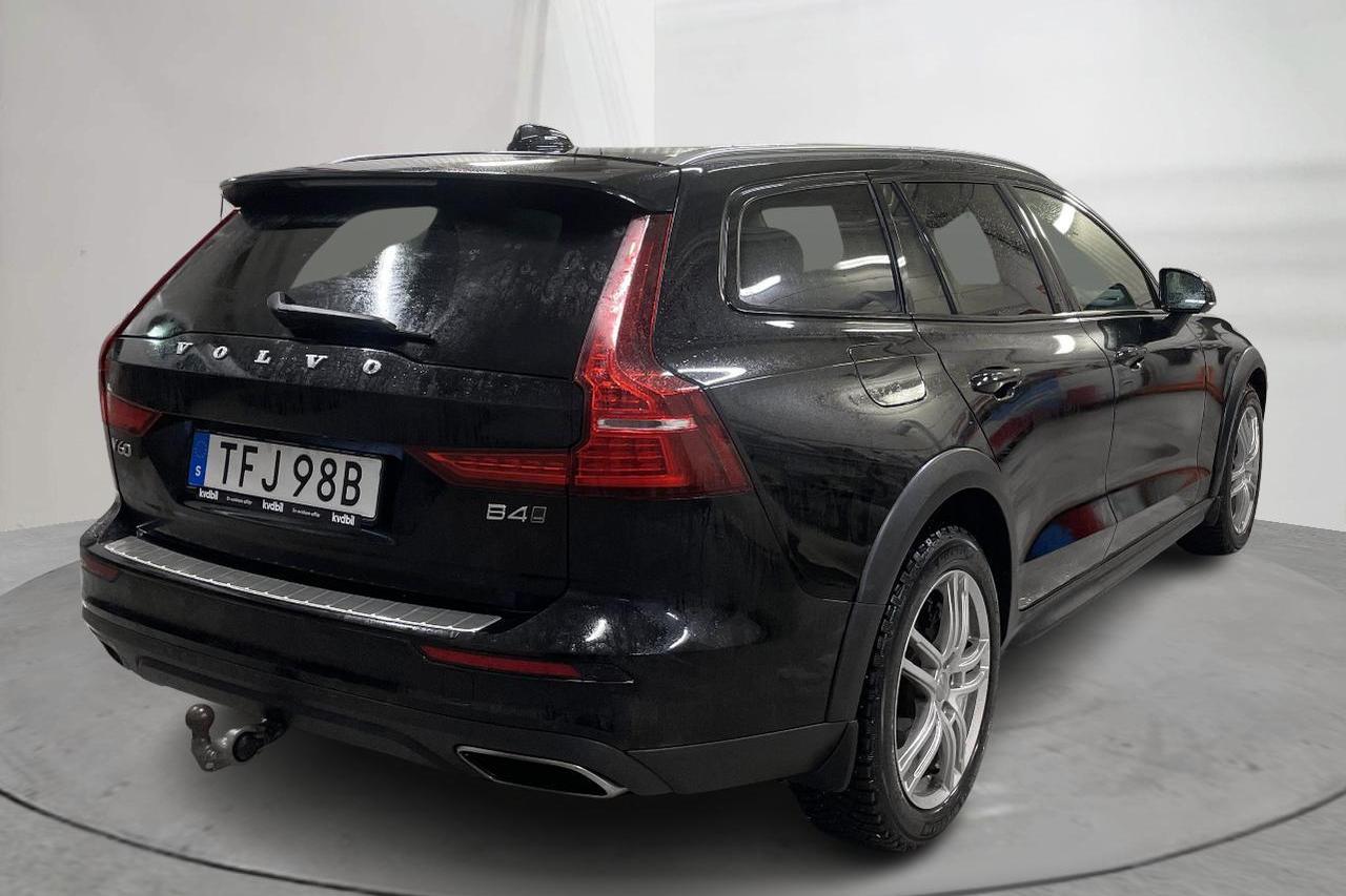 Volvo V60 B4 Cross Country AWD Mildhybrid, Diesel (197hk) - 14 562 mil - Automat - svart - 2022