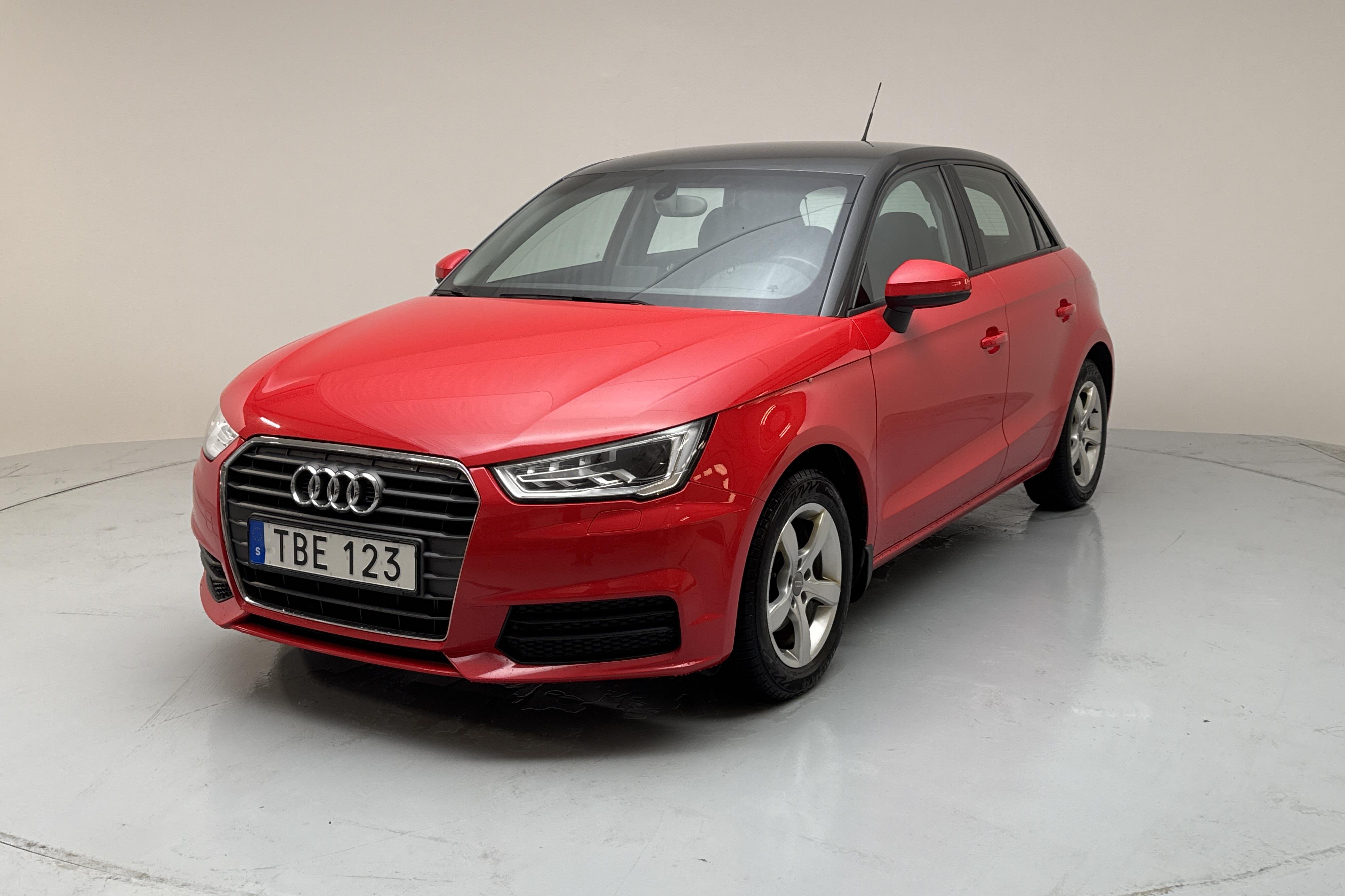 Audi A1 1.0 TFSI Sportback (95hk) - 11 243 mil - Manuell - röd - 2015