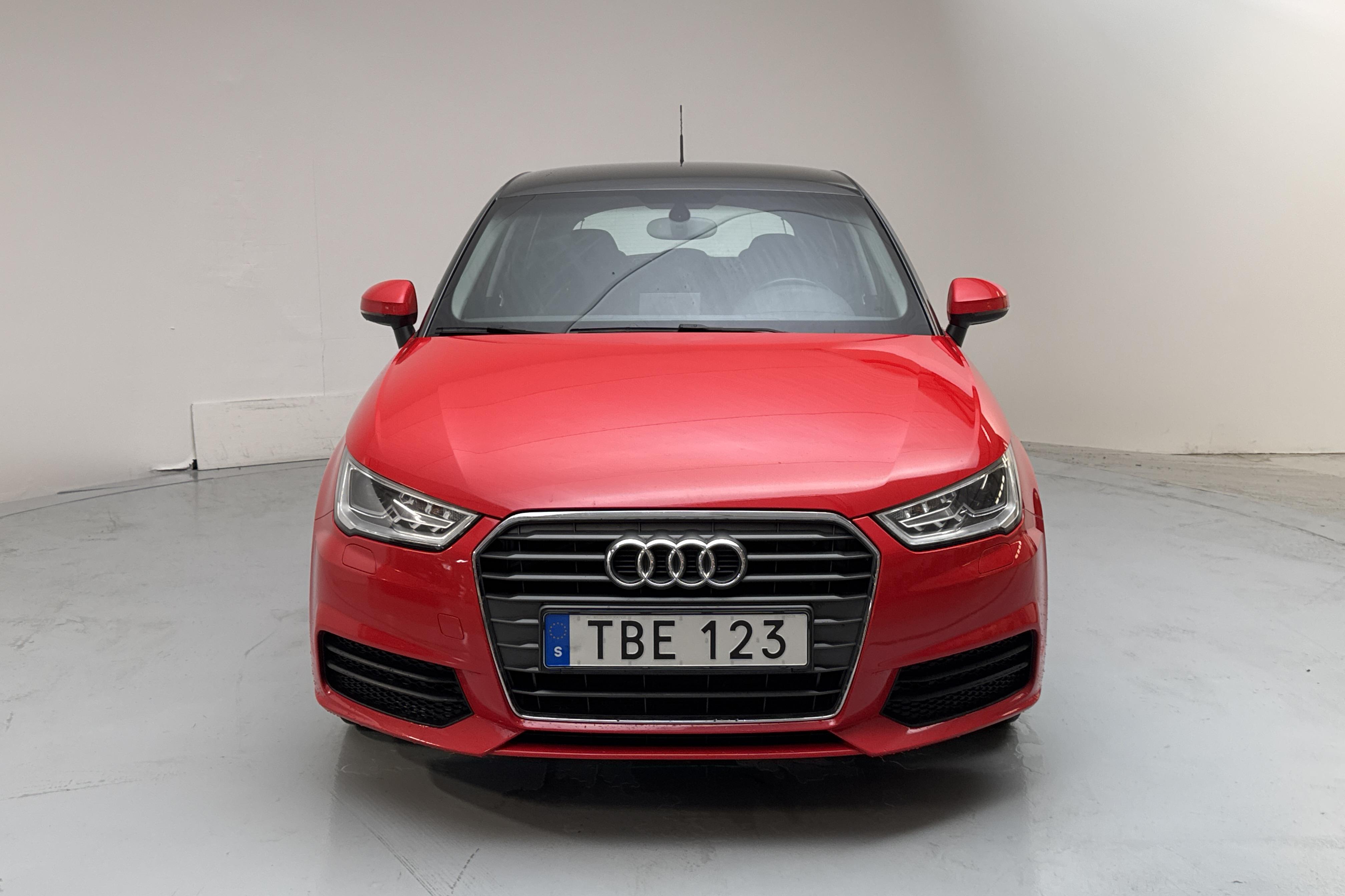 Audi A1 1.0 TFSI Sportback (95hk) - 11 243 mil - Manuell - röd - 2015