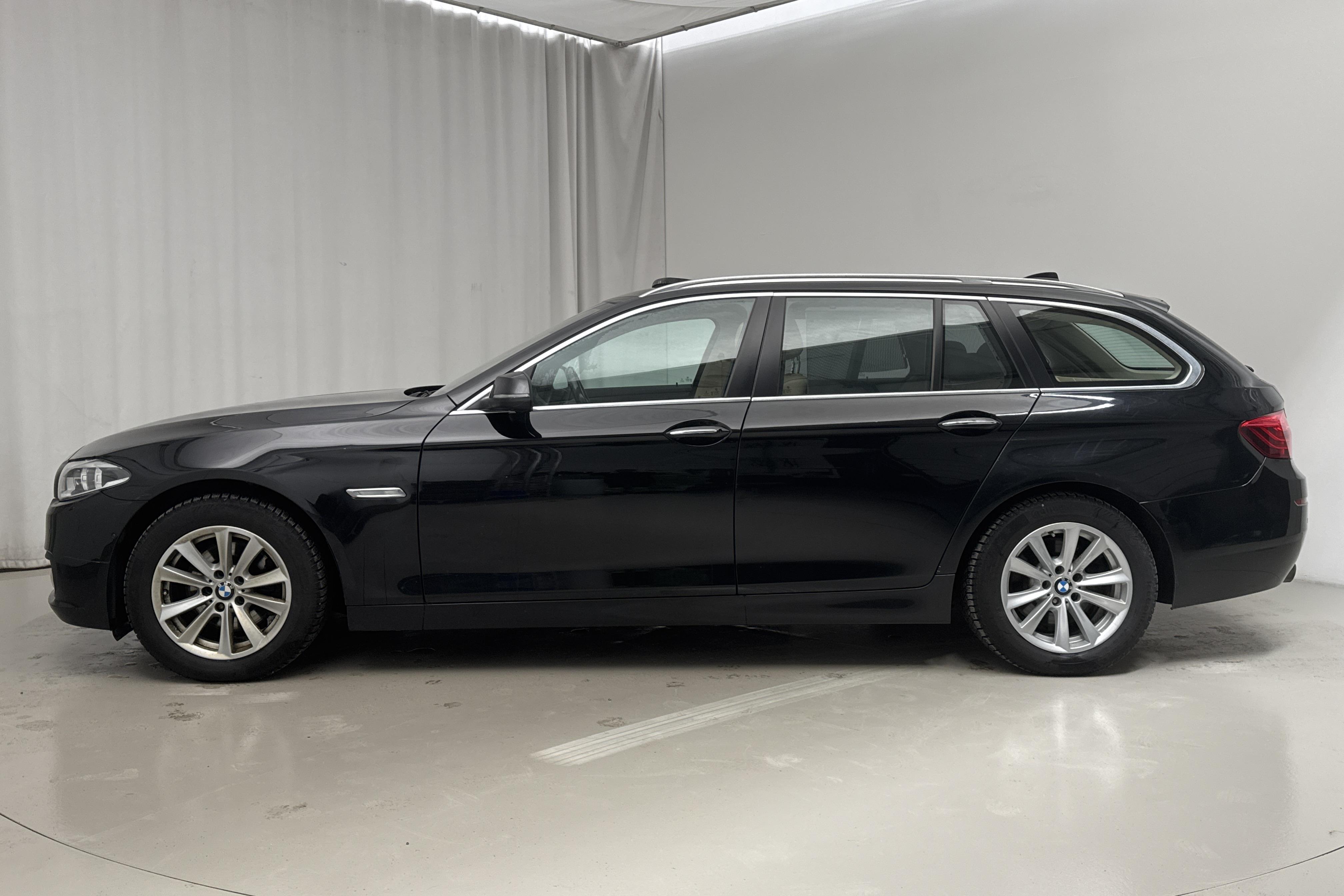 BMW 520d xDrive Touring, F11 (190hk) - 14 319 mil - Automat - svart - 2015