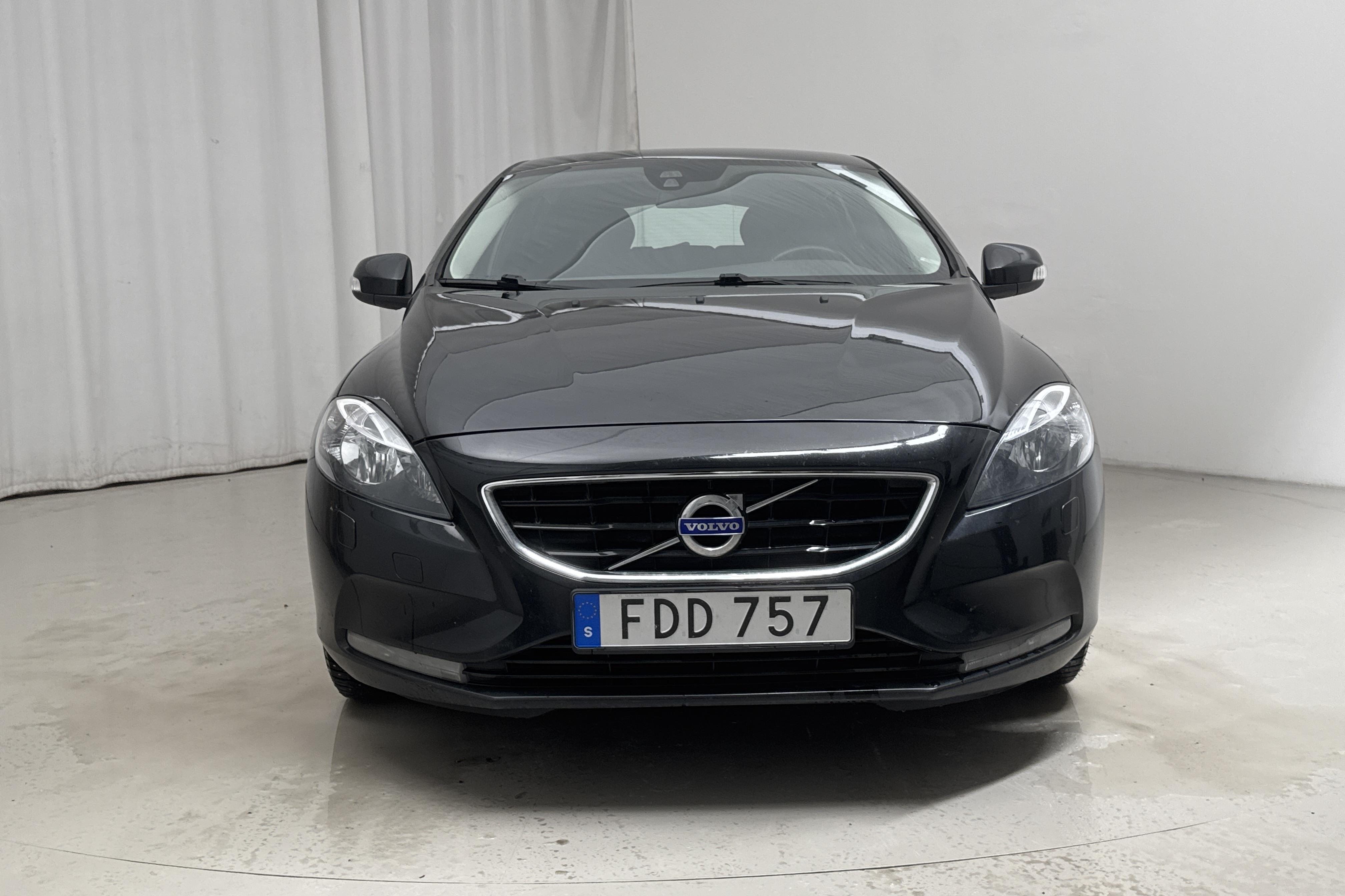 Volvo V40 D2 (120hk) - 134 970 km - Manualna - czarny - 2016