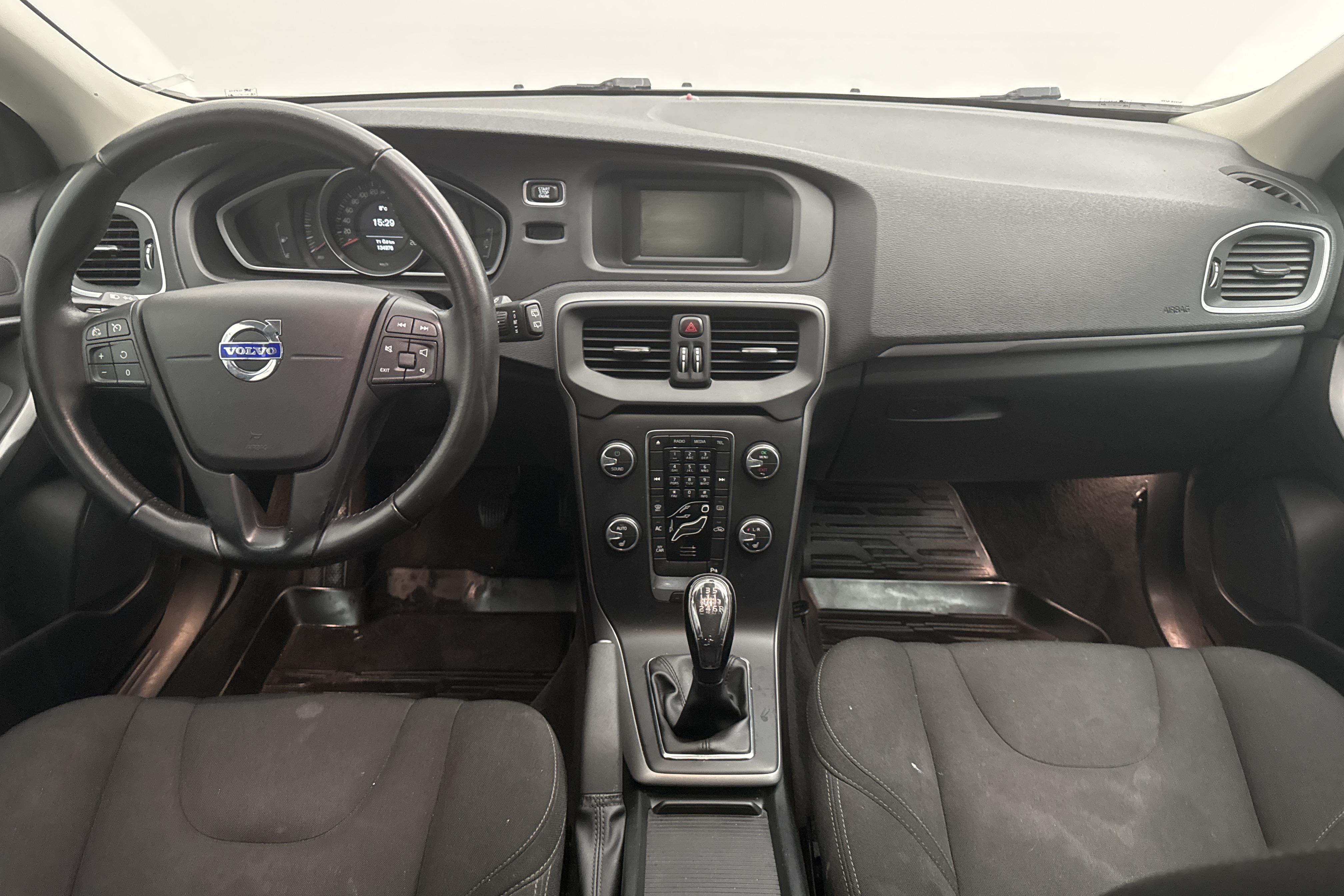 Volvo V40 D2 (120hk) - 134 970 km - Manualna - czarny - 2016