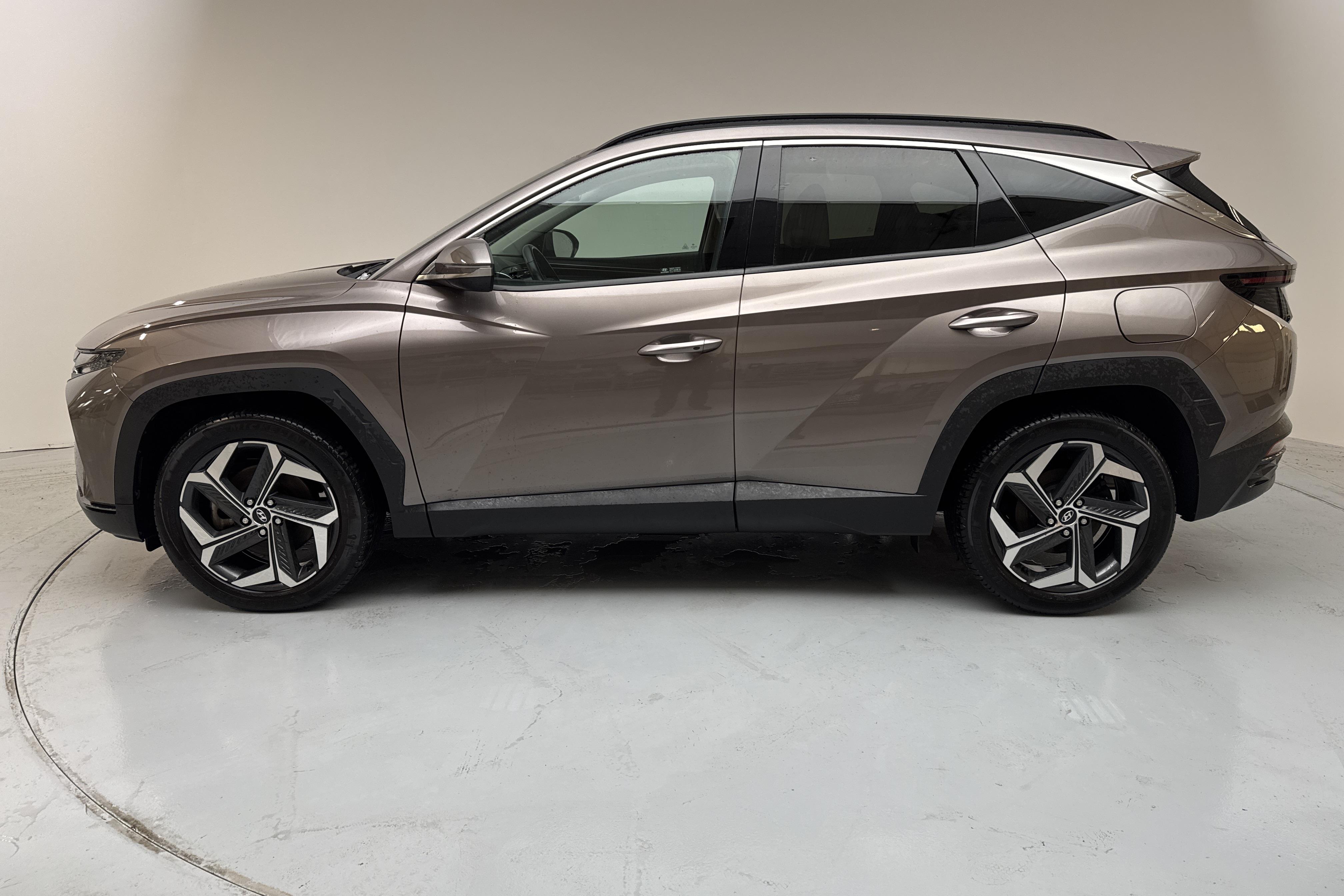 Hyundai Tucson 1.6 GDI Hybrid (230hk) - 4 689 mil - Automat - brun - 2021