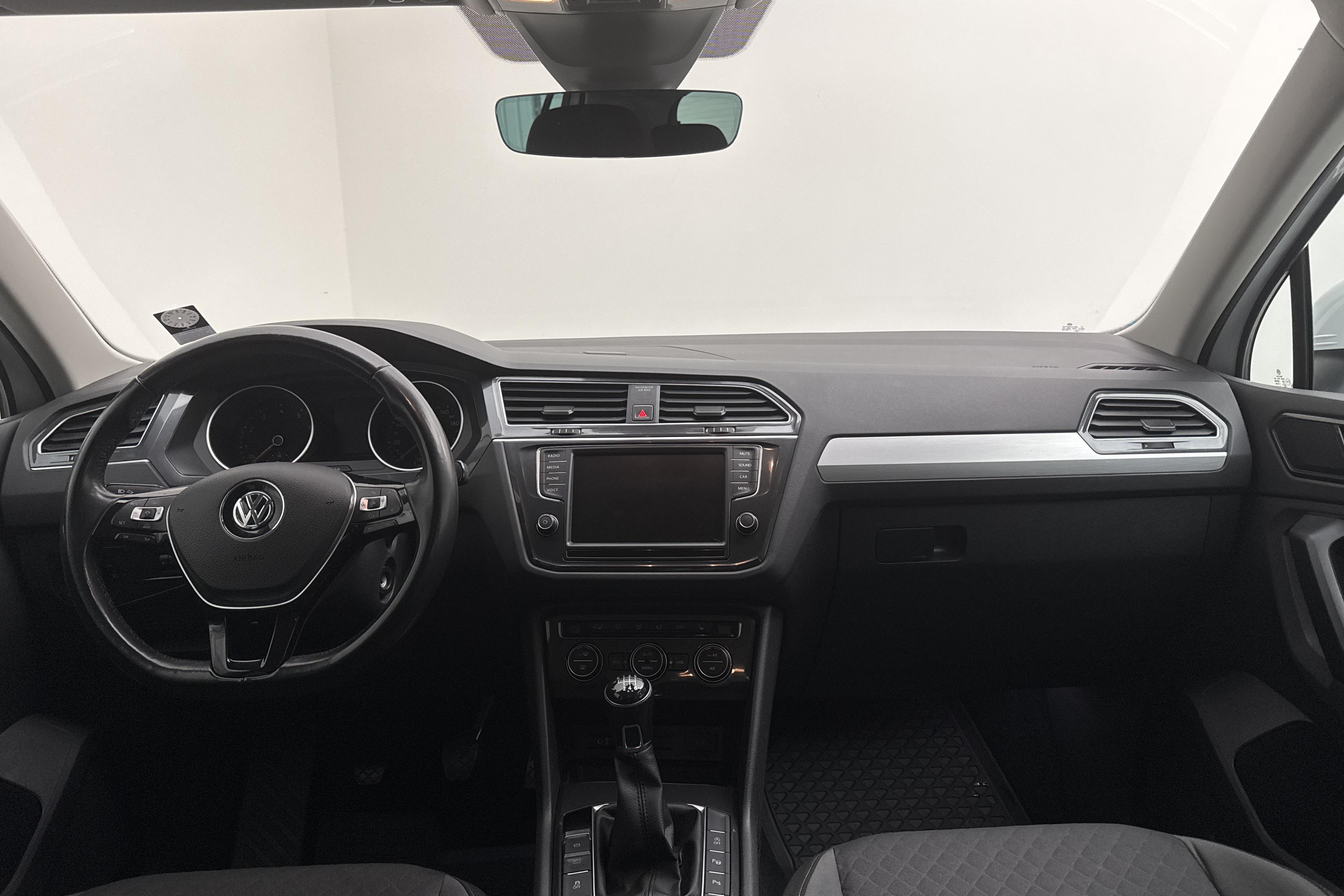 VW Tiguan 2.0 TSI 4MOTION (180hk) - 125 200 km - Manual - white - 2017