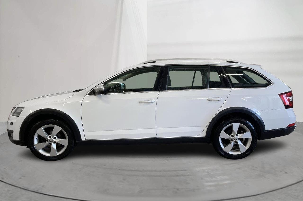 Skoda Octavia Scout II 2.0 TDI 4X4 (150hk) - 179 460 km - Manualna - biały - 2018