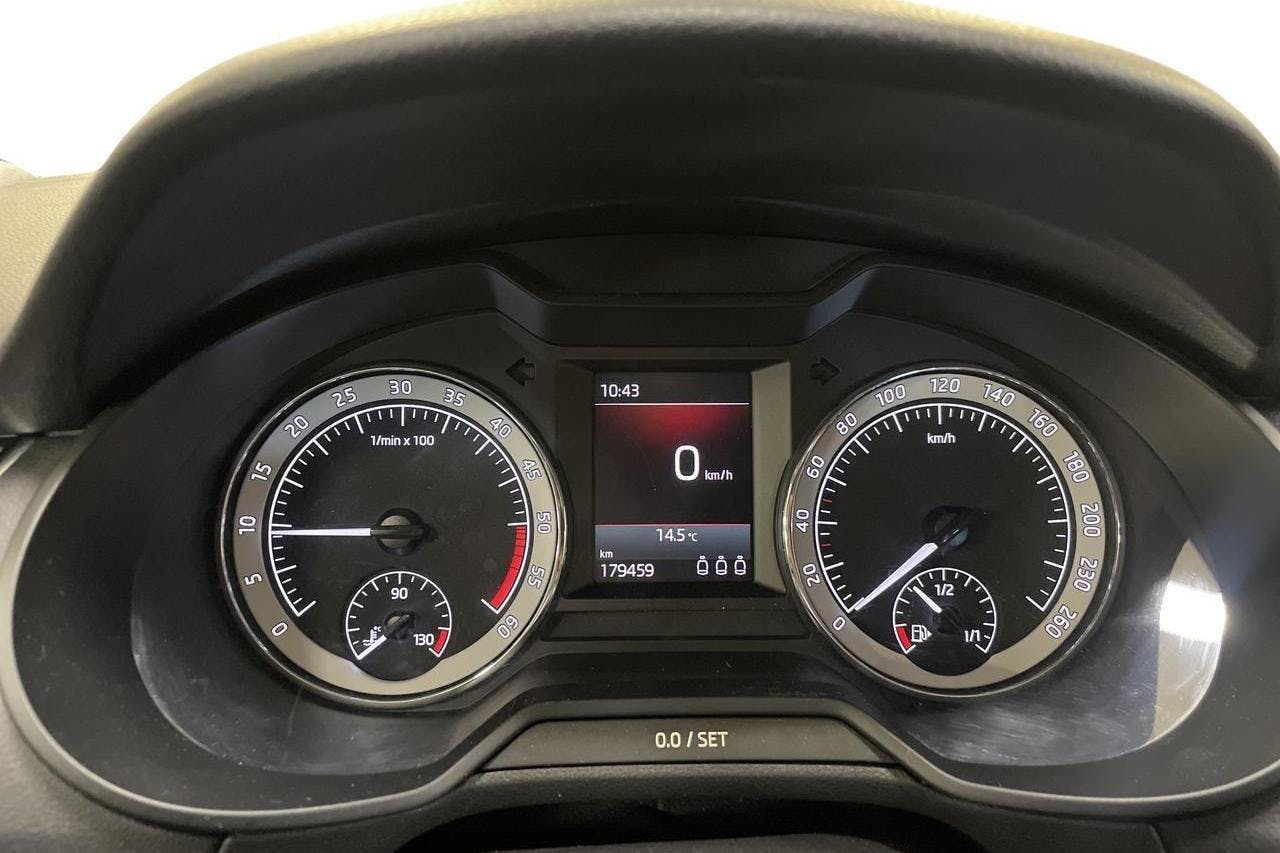 Skoda Octavia Scout II 2.0 TDI 4X4 (150hk) - 179 460 km - Manualna - biały - 2018