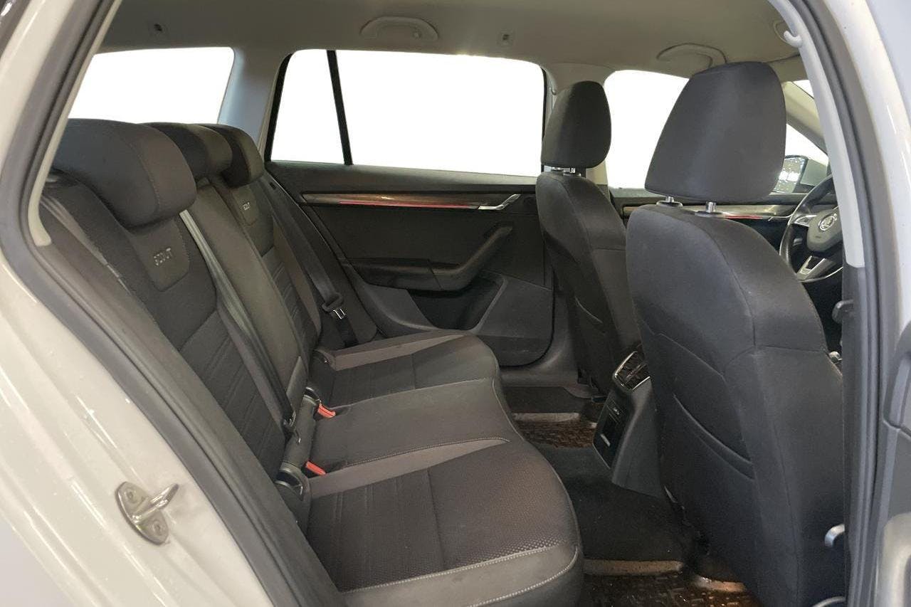 Skoda Octavia Scout II 2.0 TDI 4X4 (150hk) - 179 460 km - Manualna - biały - 2018